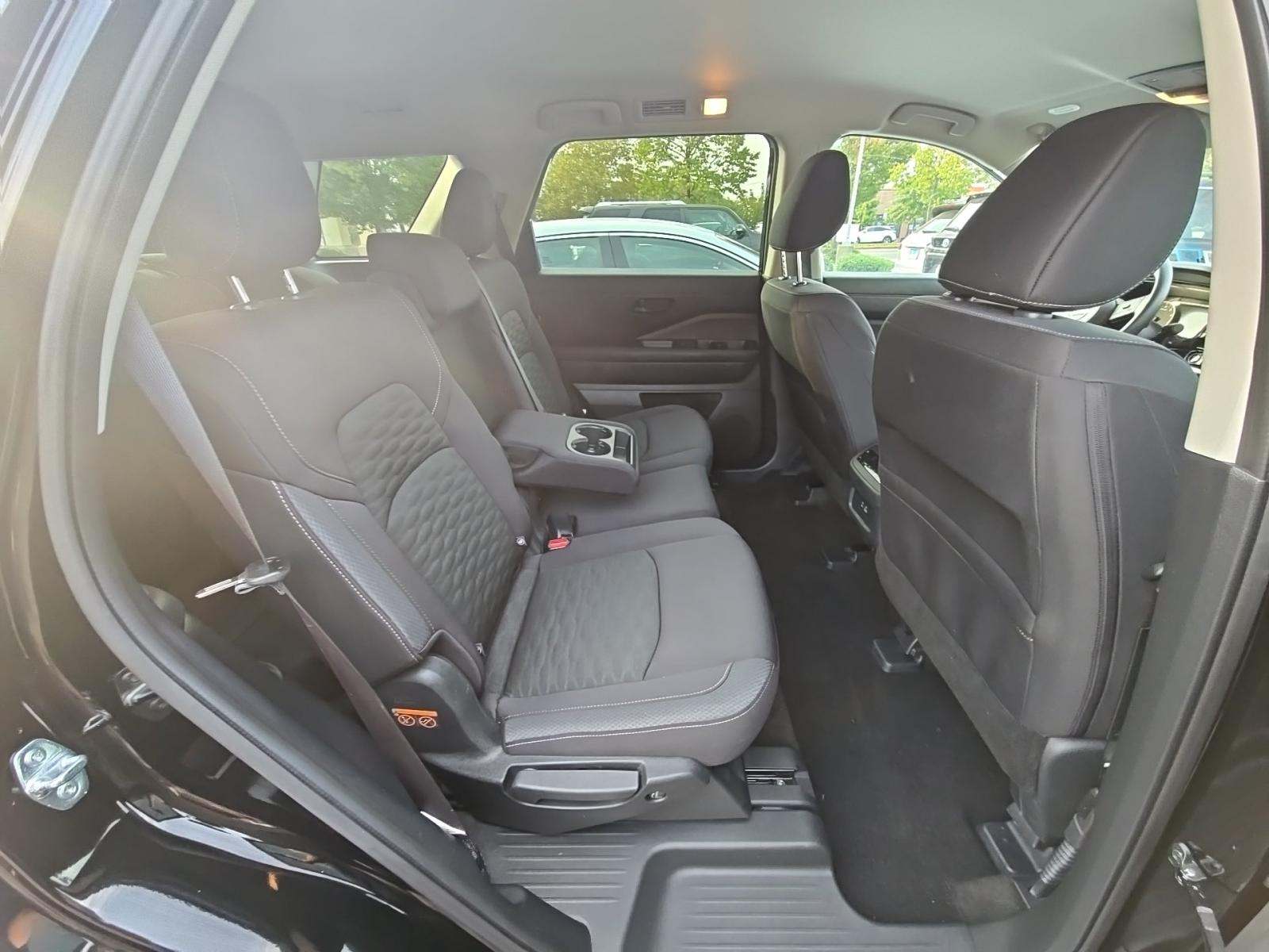 2025 Nissan Pathfinder SV AWD