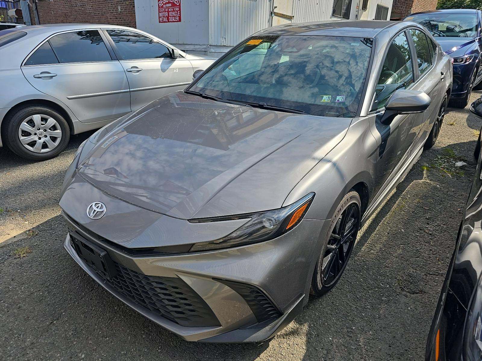 2025 Toyota Camry SE FWD