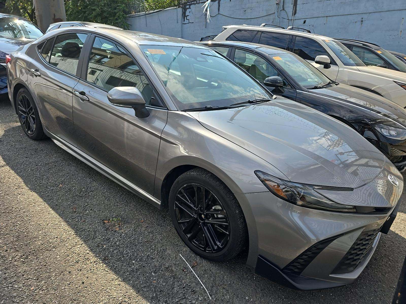 2025 Toyota Camry SE FWD