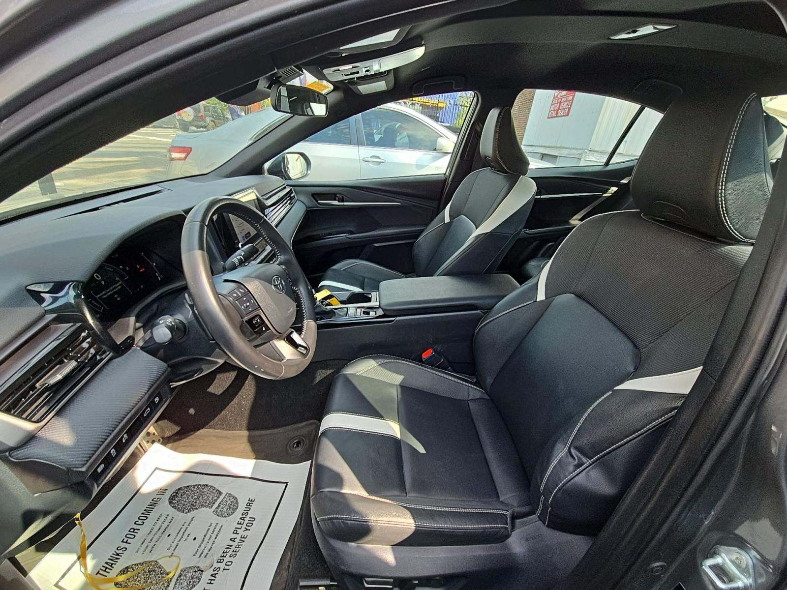 2025 Toyota Camry SE FWD