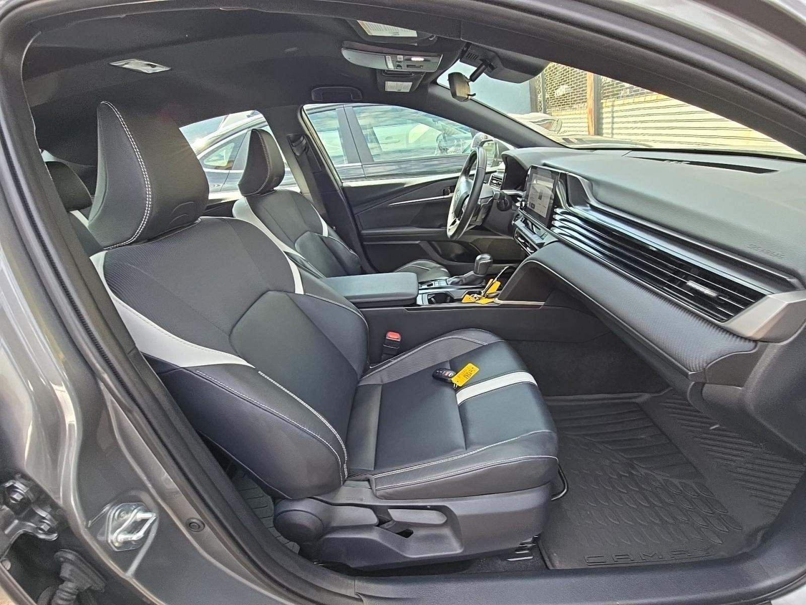 2025 Toyota Camry SE FWD