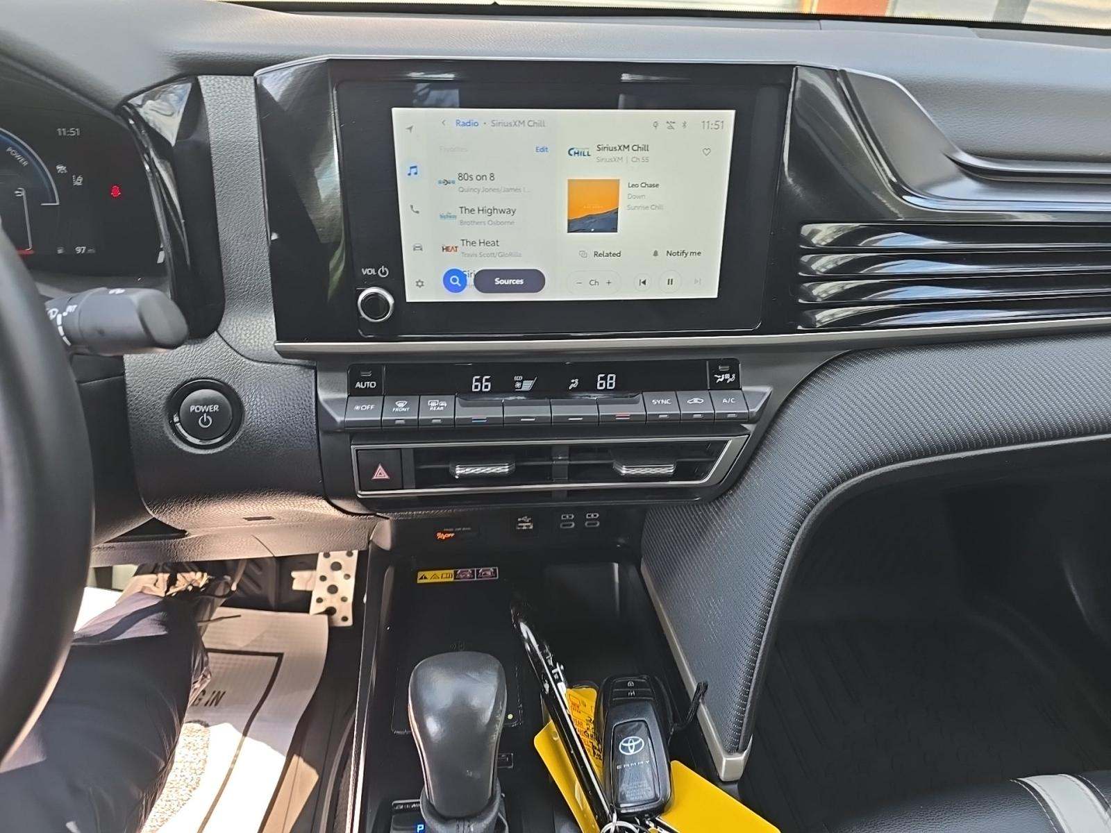 2025 Toyota Camry SE FWD