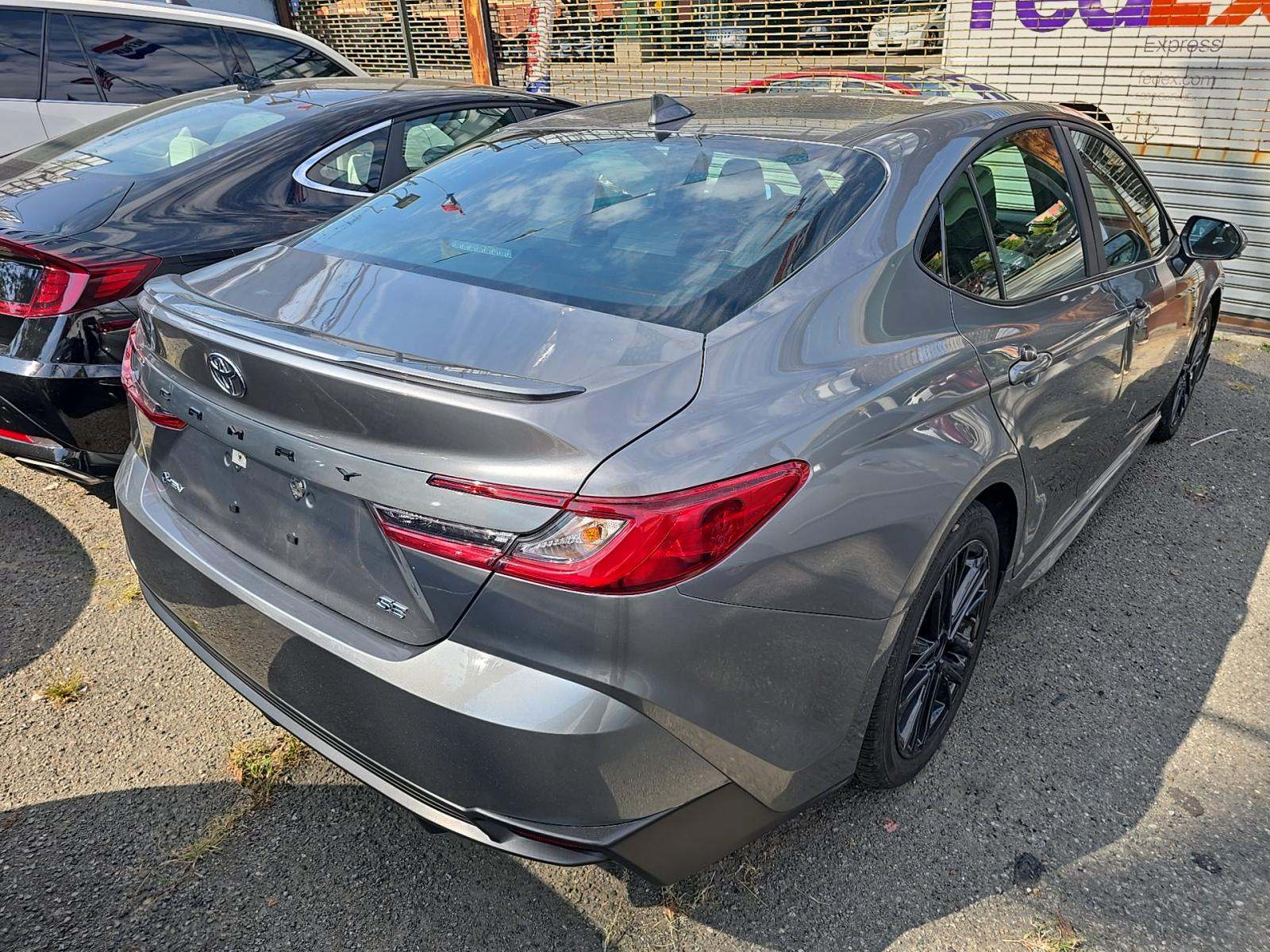 2025 Toyota Camry SE FWD