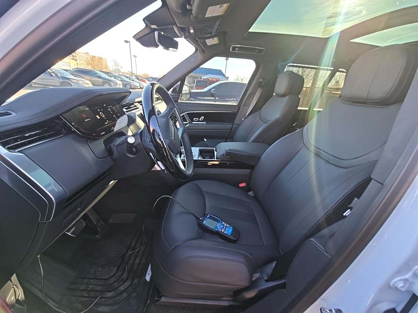 2025 Land Rover Range Rover SE AWD