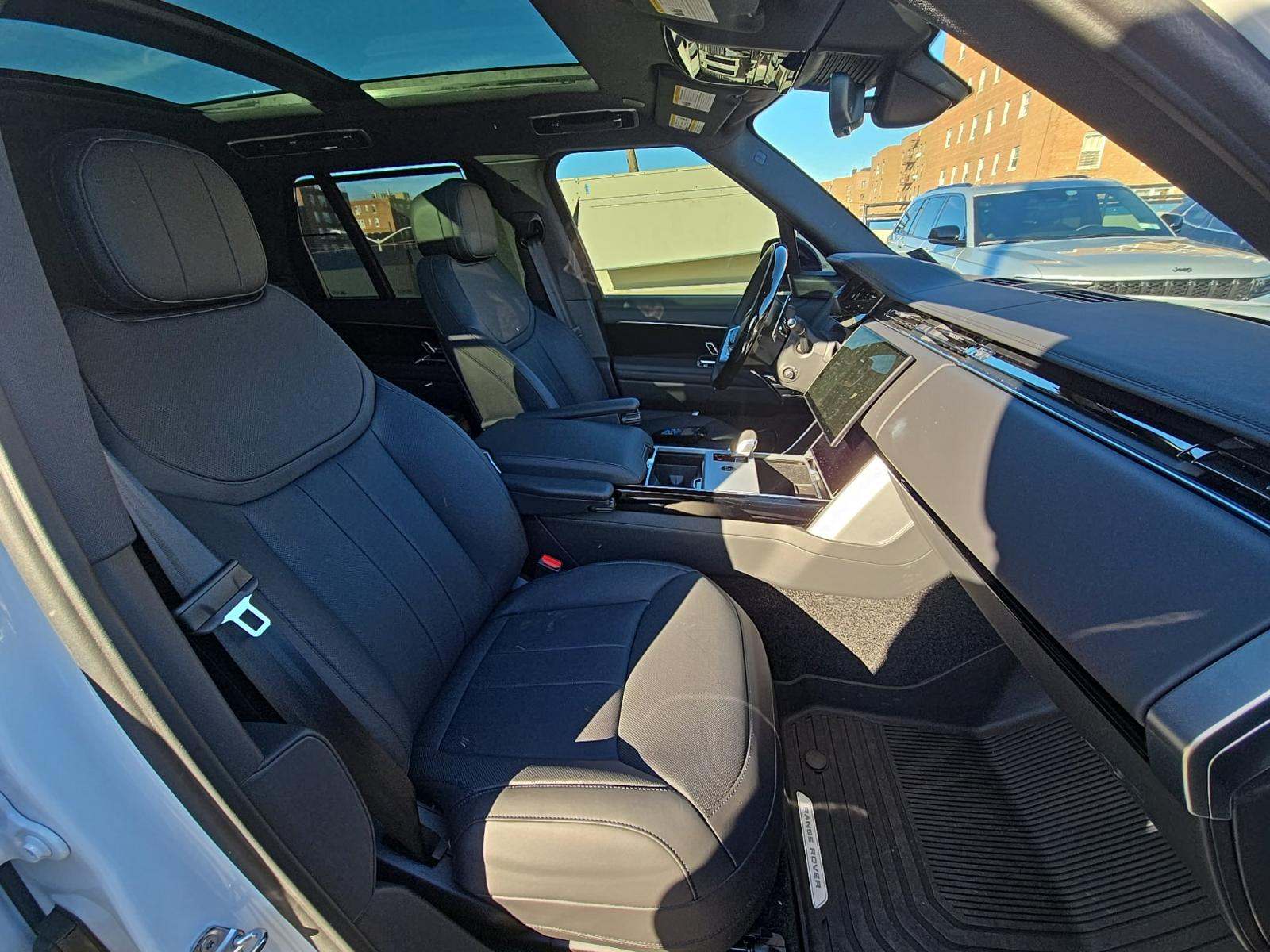 2025 Land Rover Range Rover SE AWD