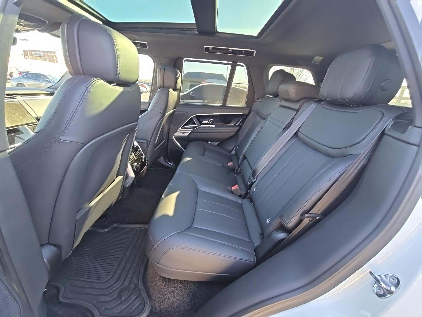 2025 Land Rover Range Rover SE AWD