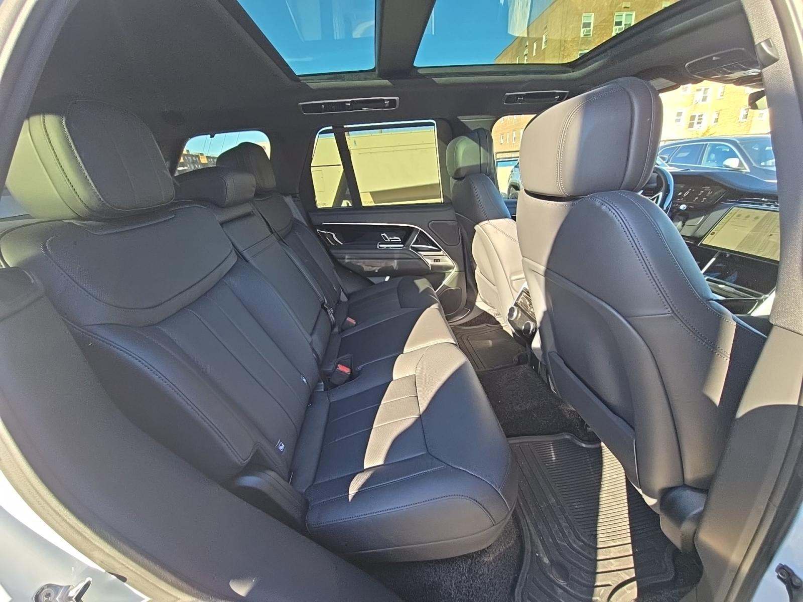 2025 Land Rover Range Rover SE AWD