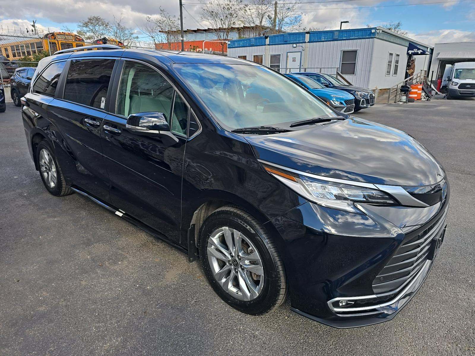 2023 Toyota Sienna Limited AWD