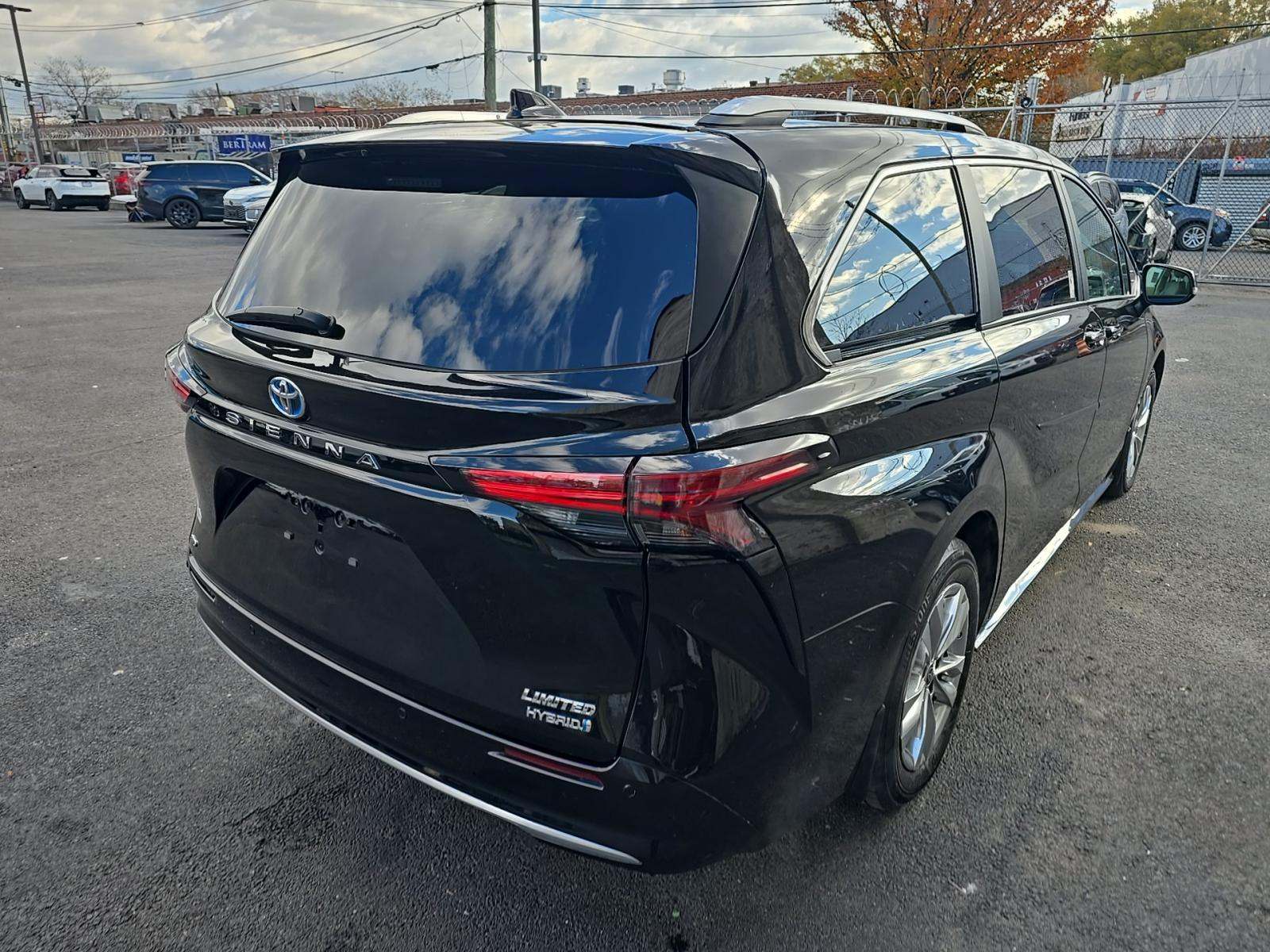 2023 Toyota Sienna Limited AWD