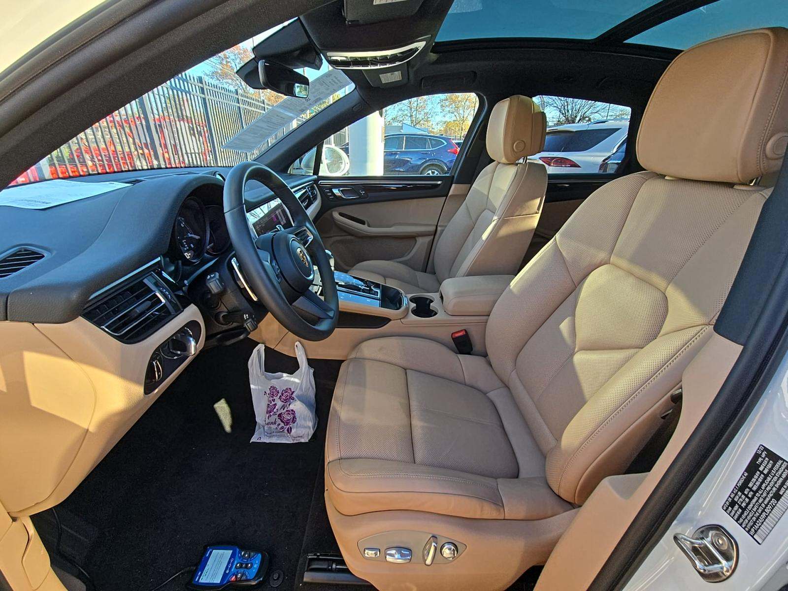 2023 Porsche Macan Base AWD