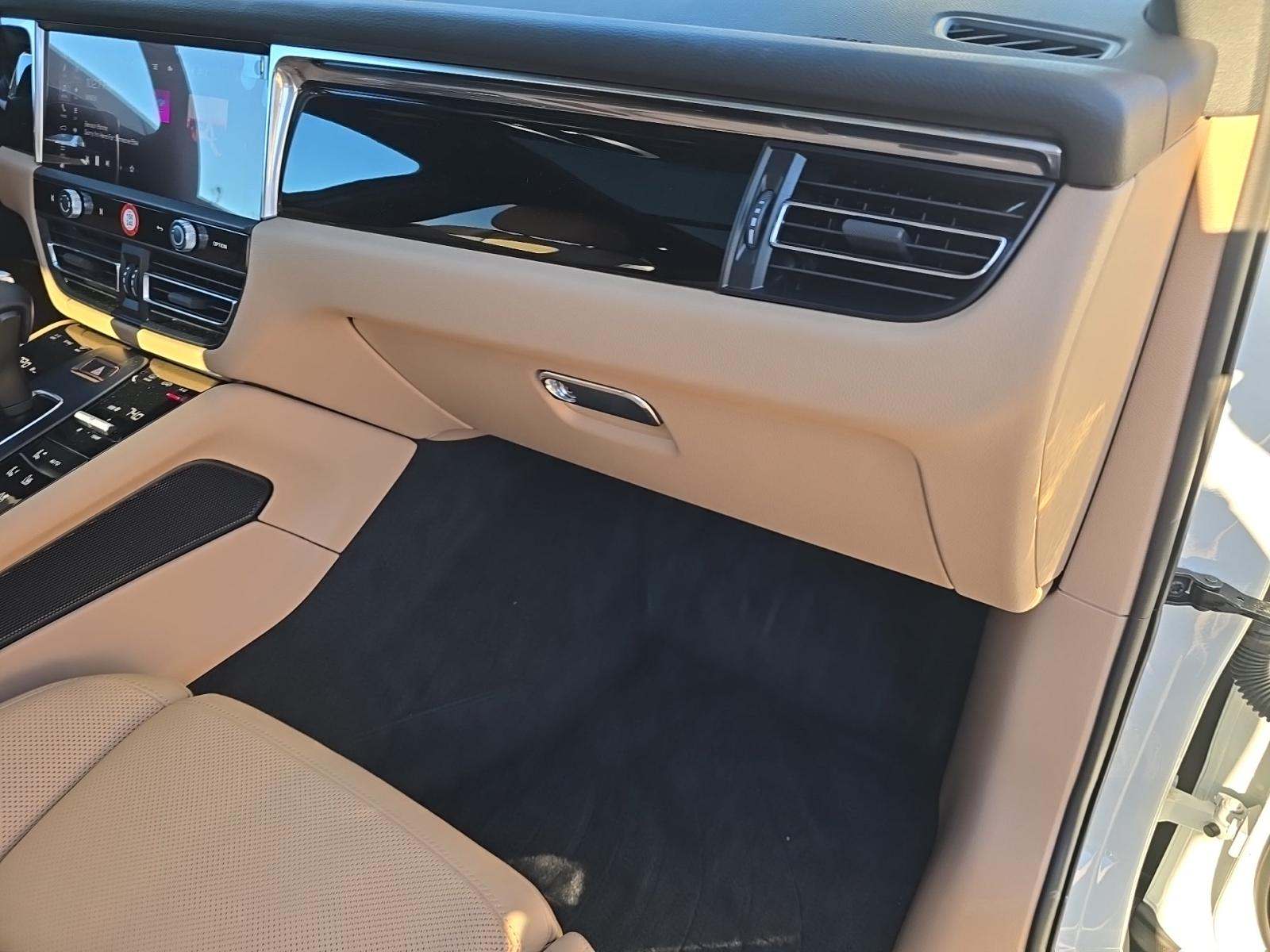 2023 Porsche Macan Base AWD