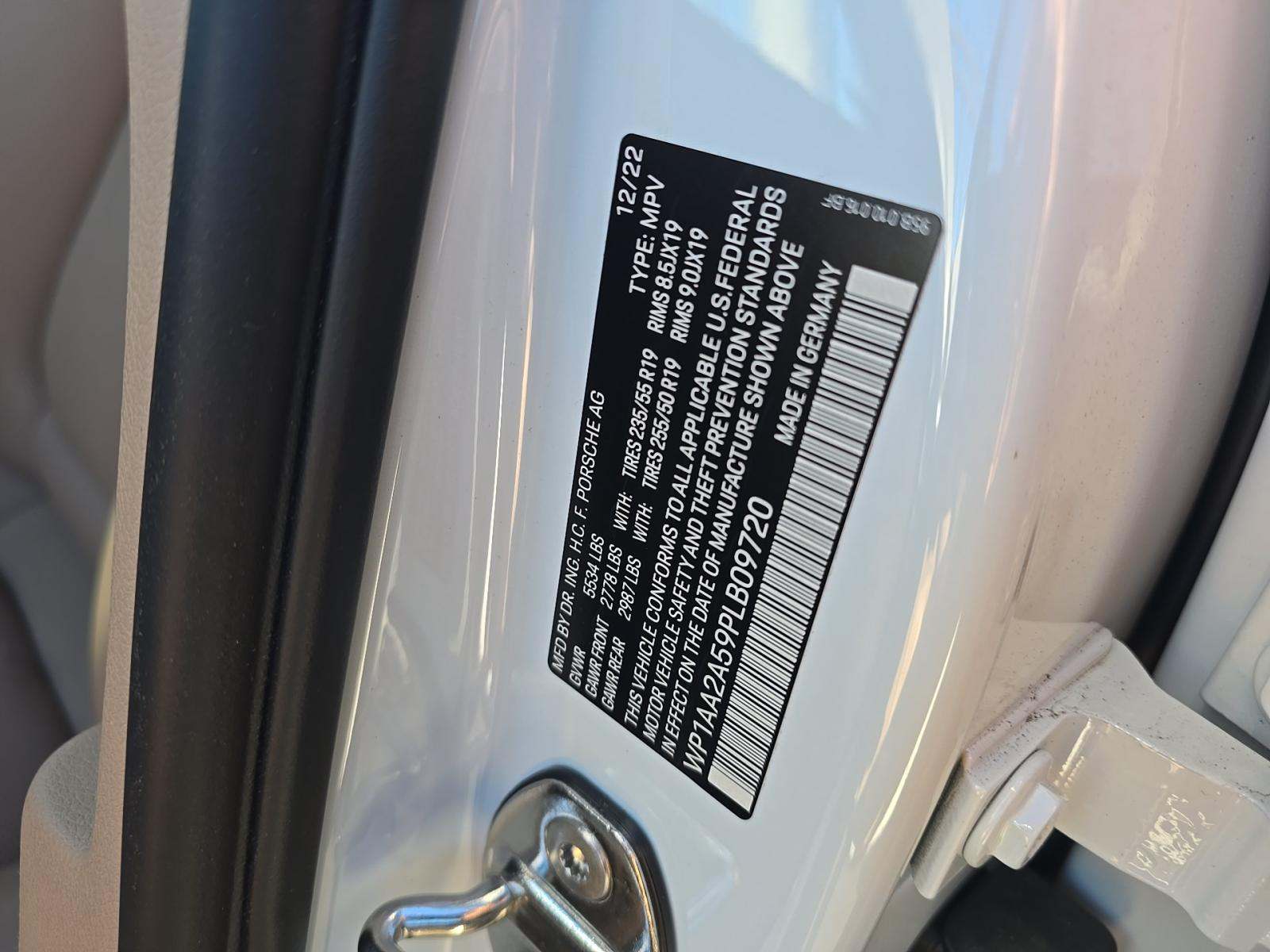 2023 Porsche Macan Base AWD