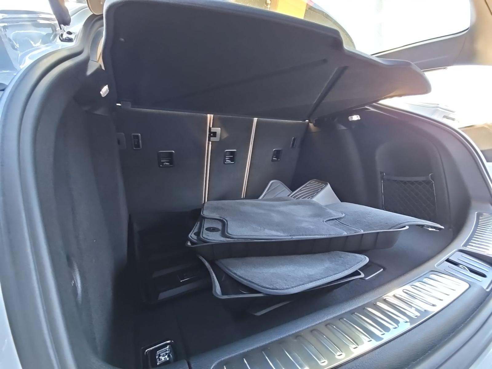 2023 Porsche Macan Base AWD