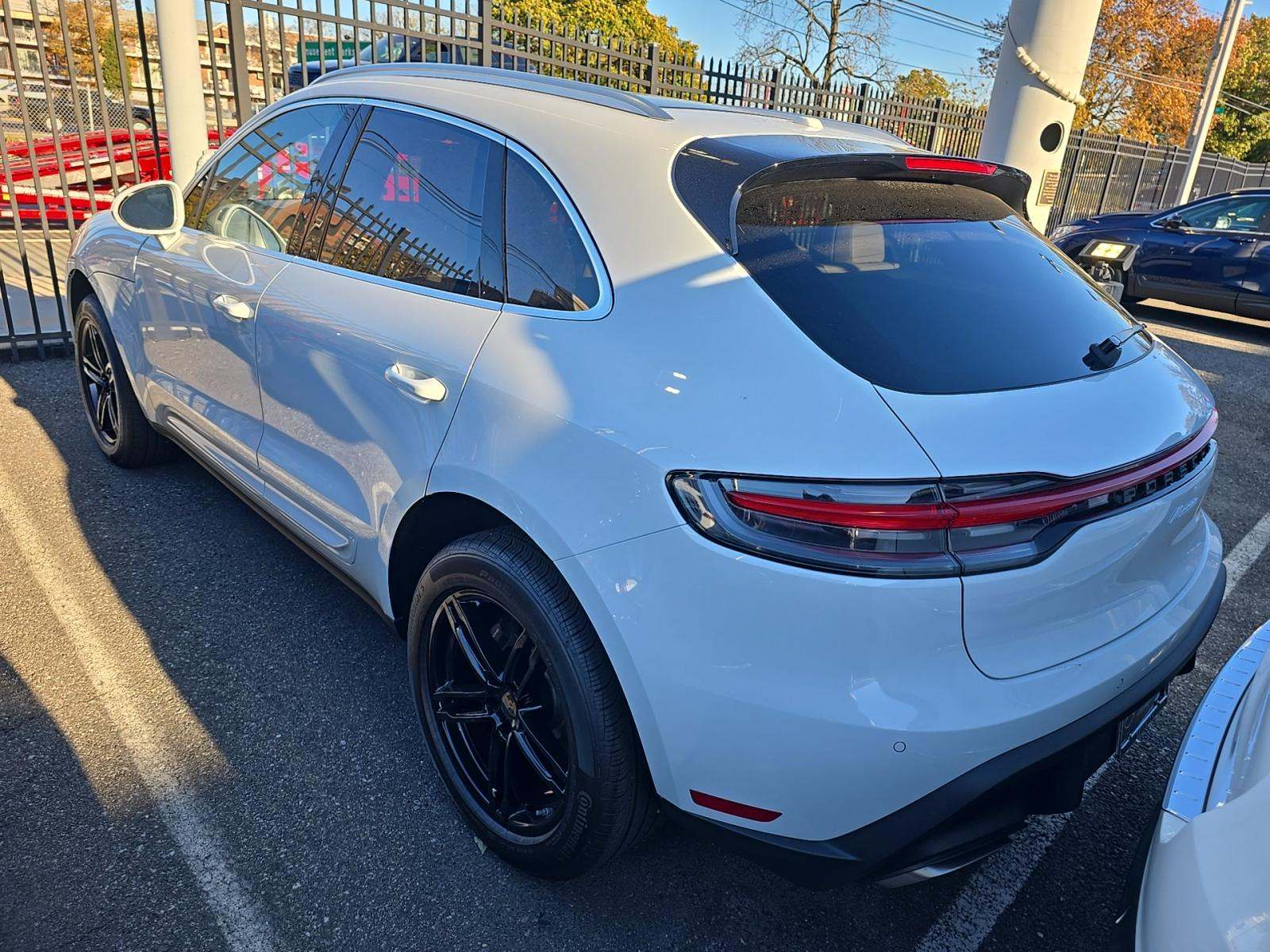 2023 Porsche Macan Base AWD
