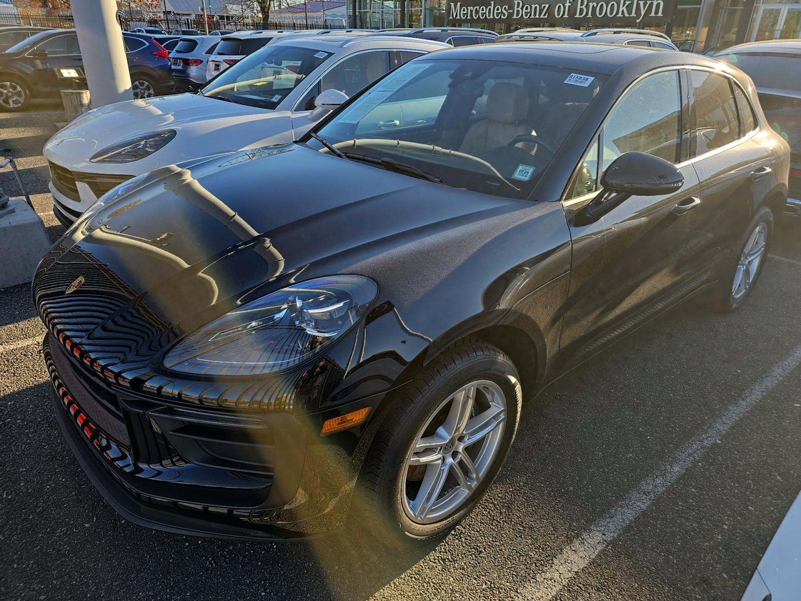 2022 Porsche Macan Base AWD