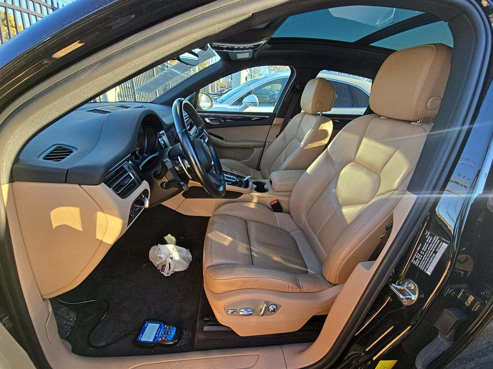 2022 Porsche Macan Base AWD