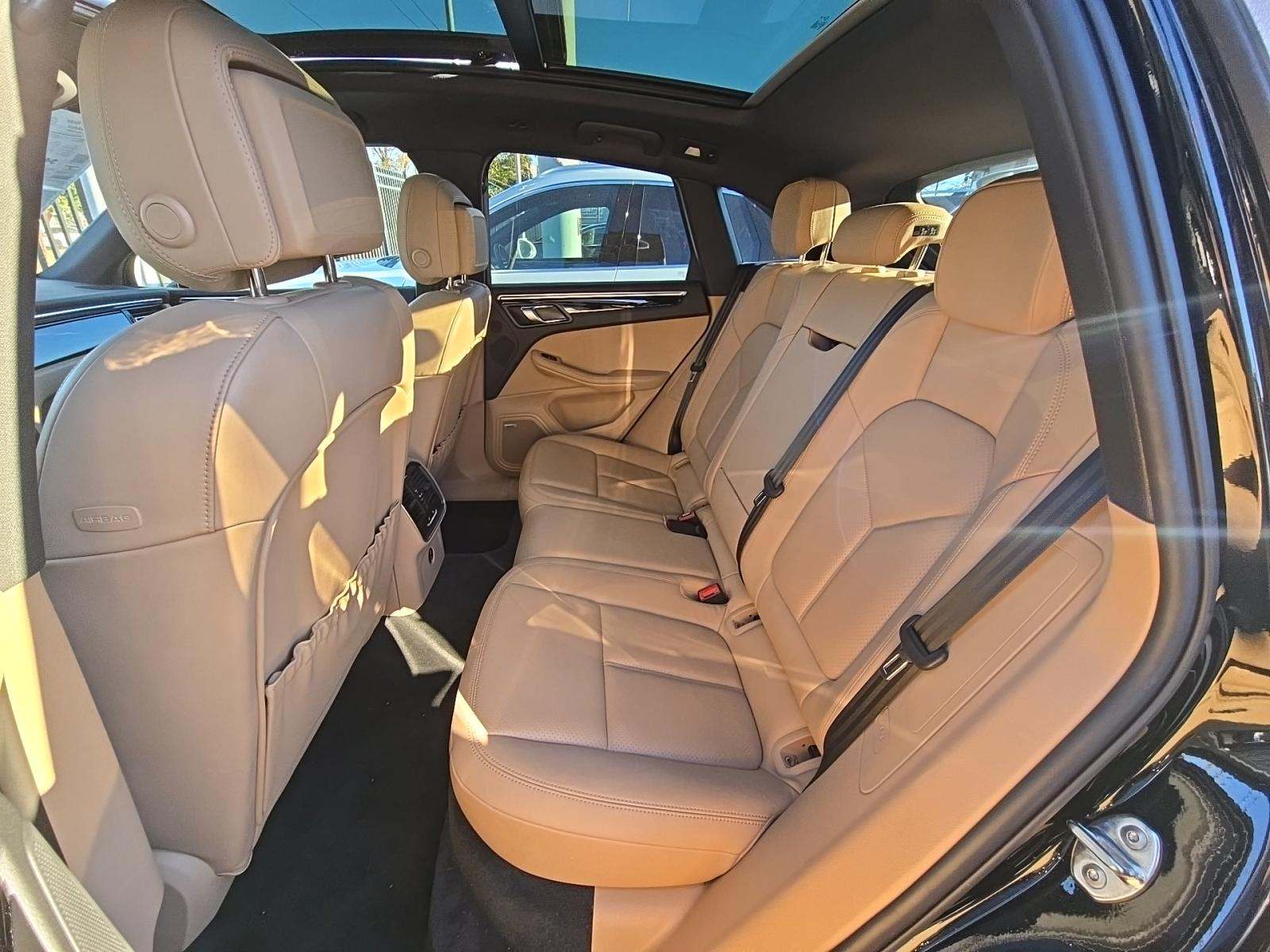 2022 Porsche Macan Base AWD