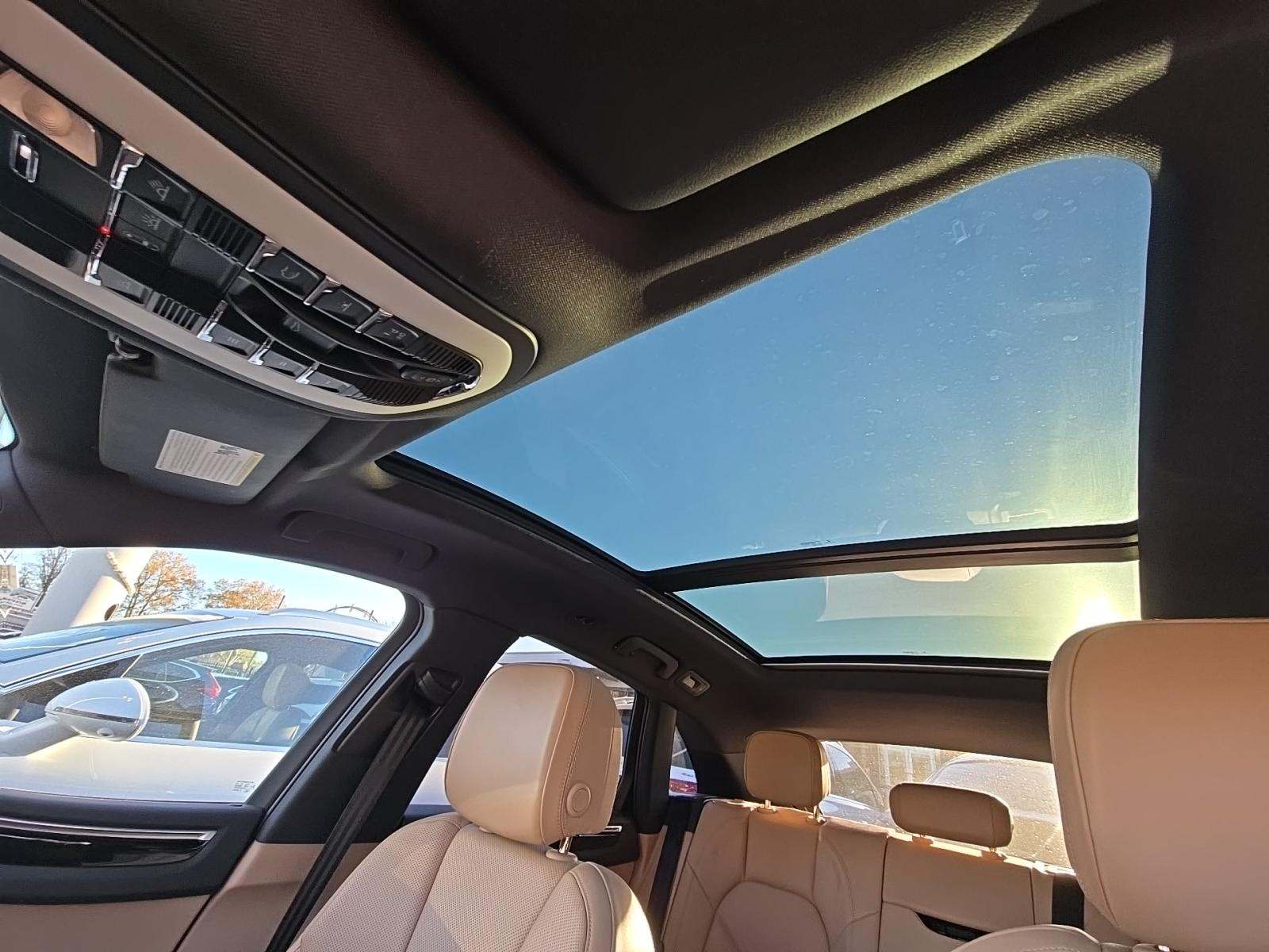 2022 Porsche Macan Base AWD