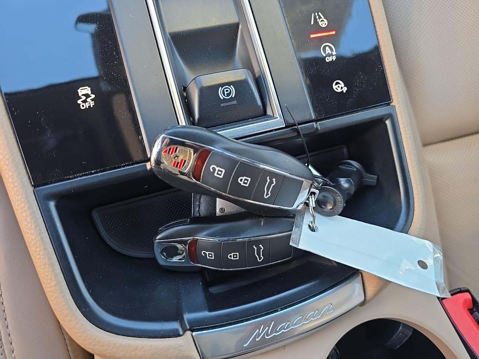 2022 Porsche Macan Base AWD