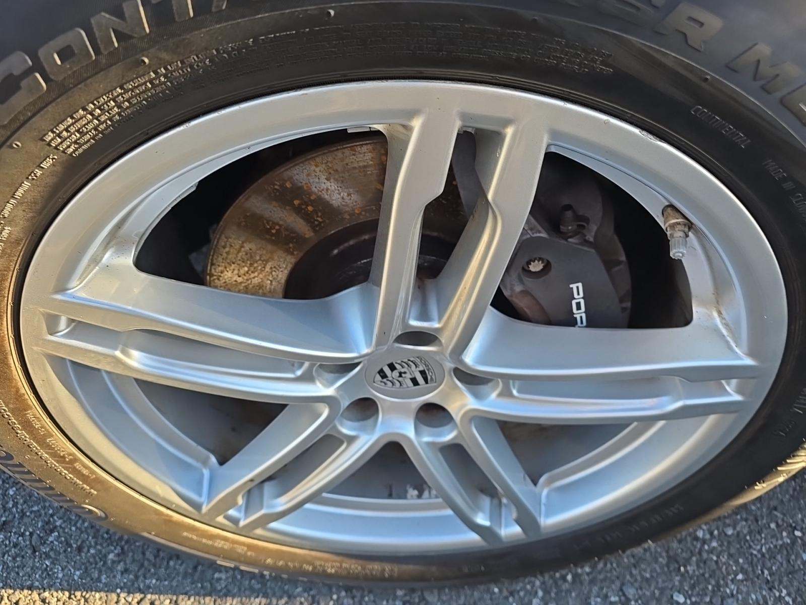 2022 Porsche Macan Base AWD