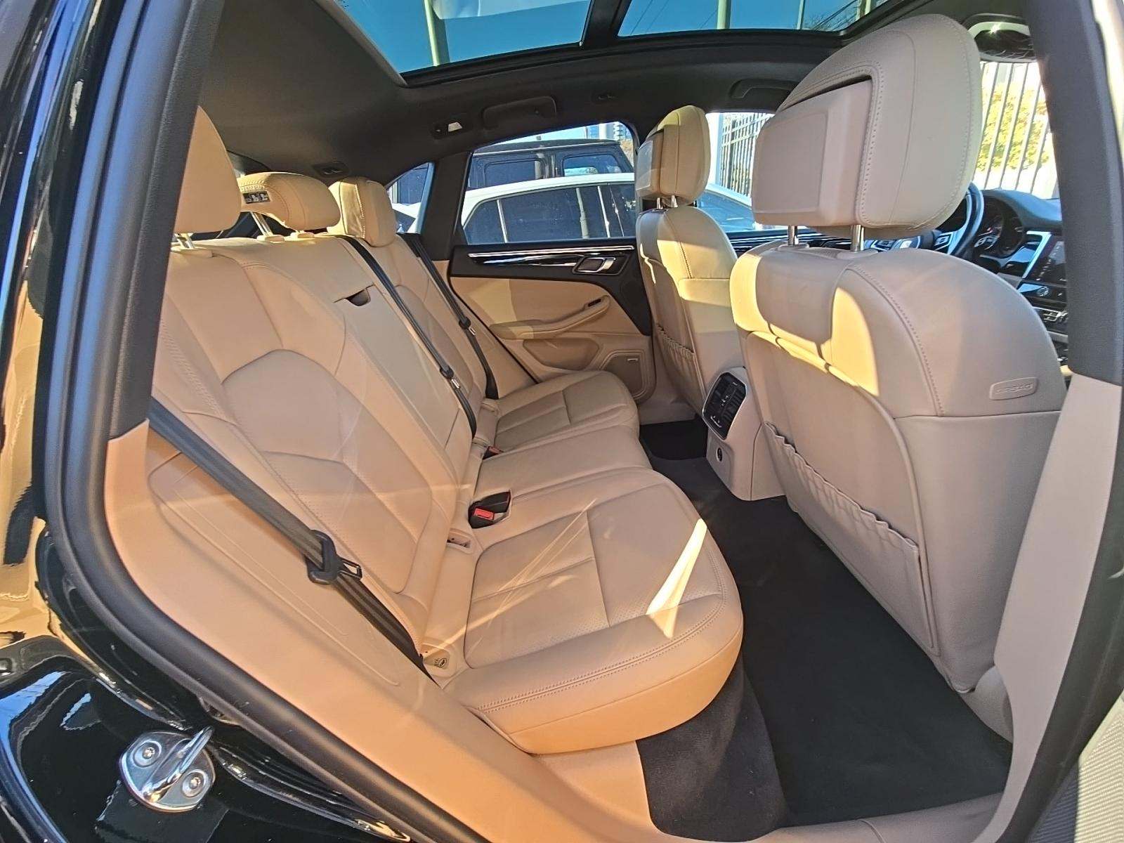 2022 Porsche Macan Base AWD