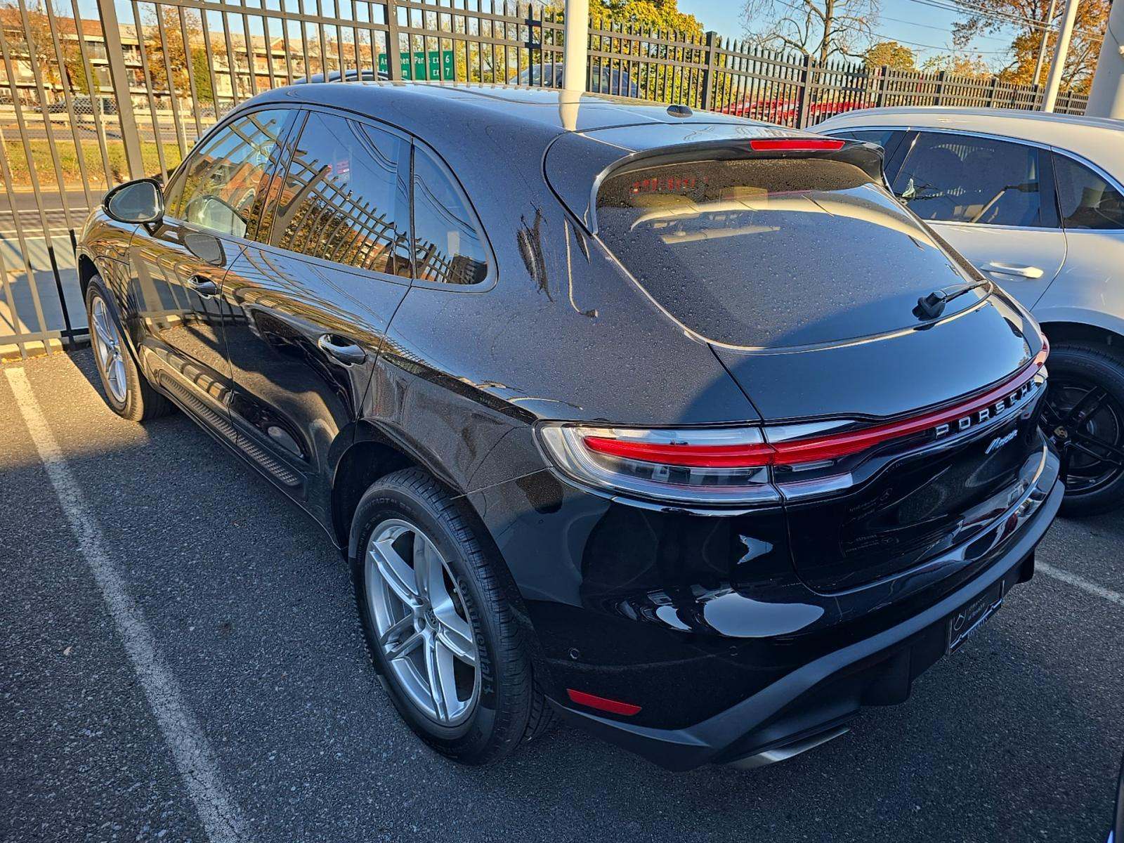 2022 Porsche Macan Base AWD
