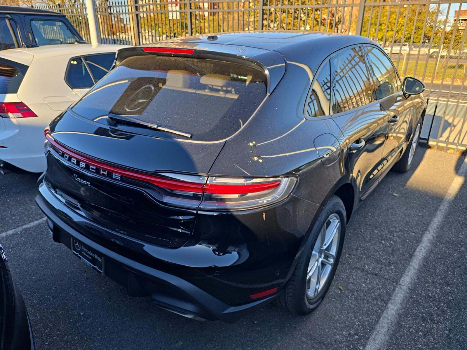 2022 Porsche Macan Base AWD