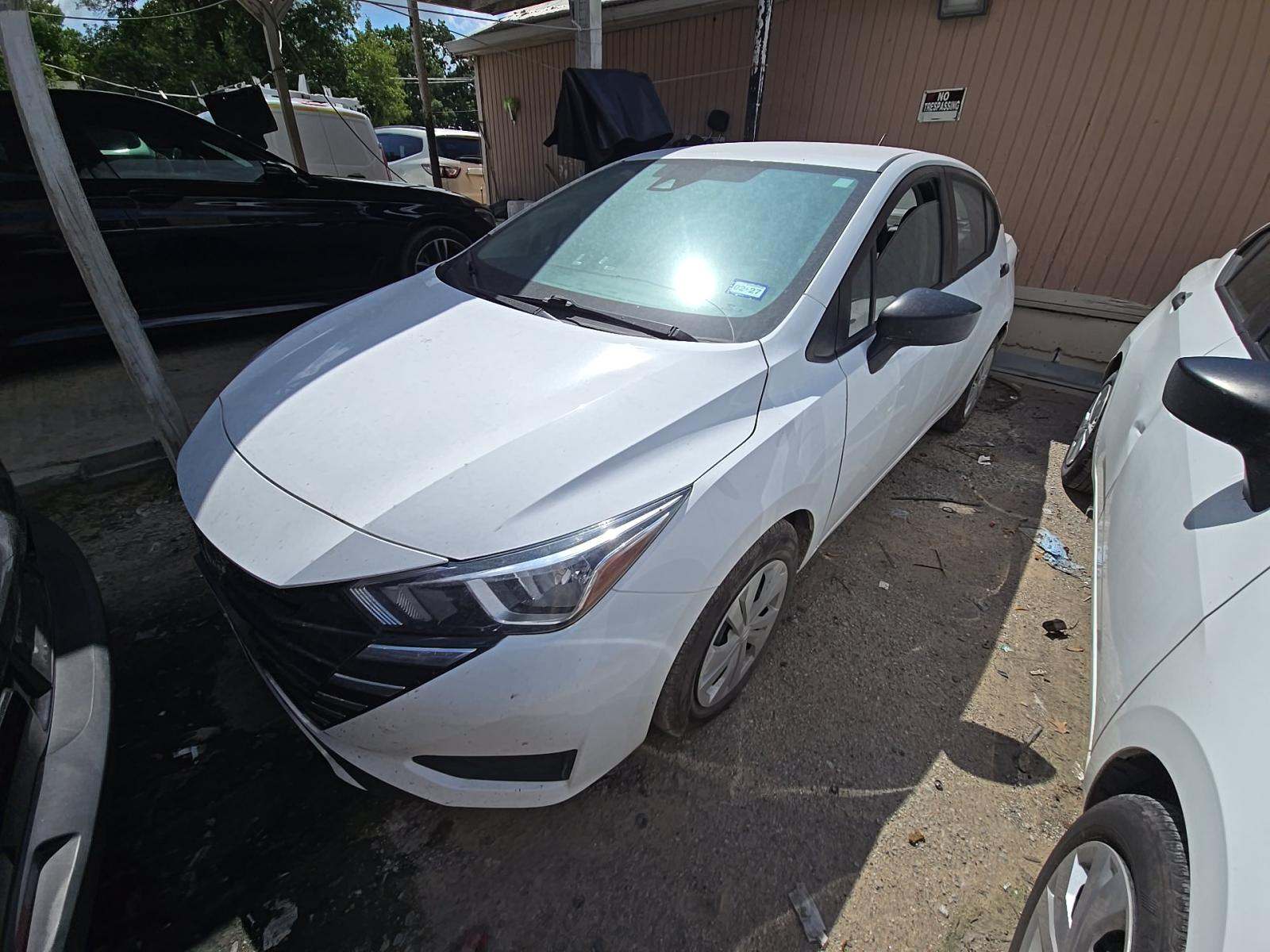 NISSAN VERSA - 1