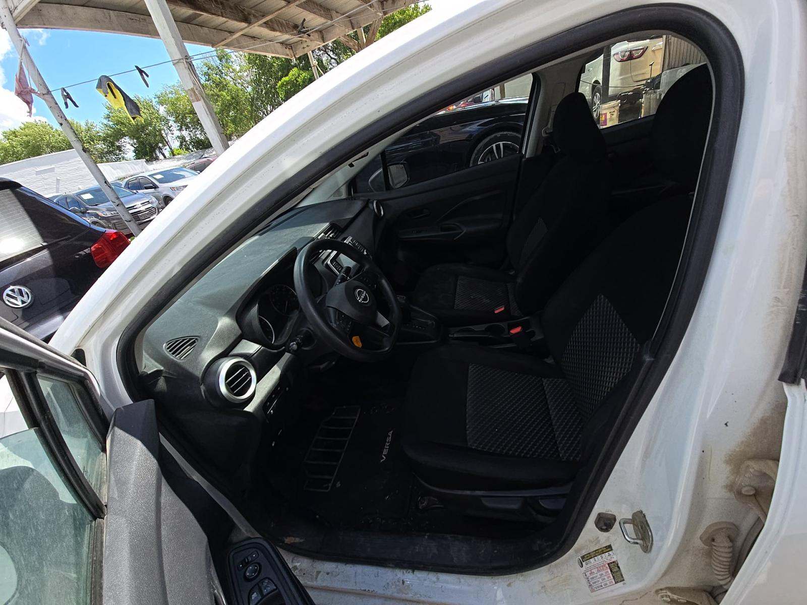 NISSAN VERSA - 6
