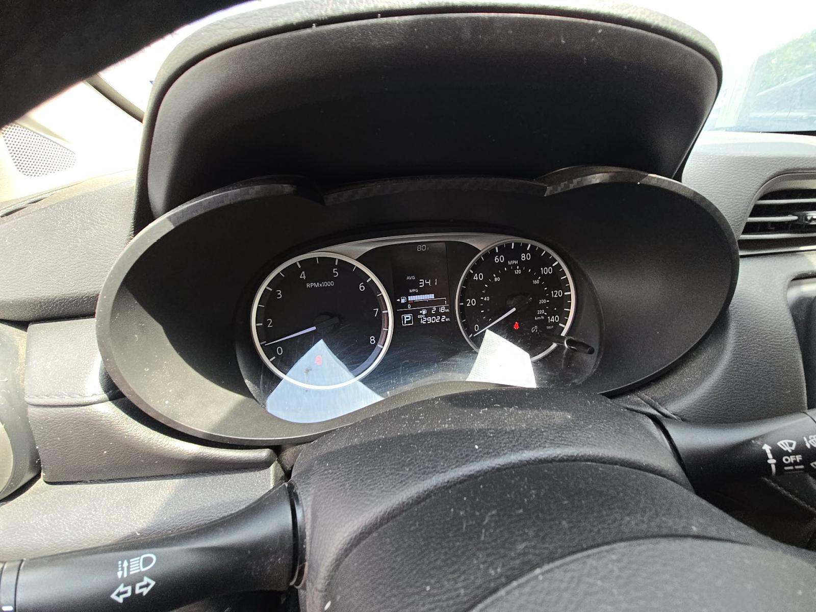 NISSAN VERSA - 9