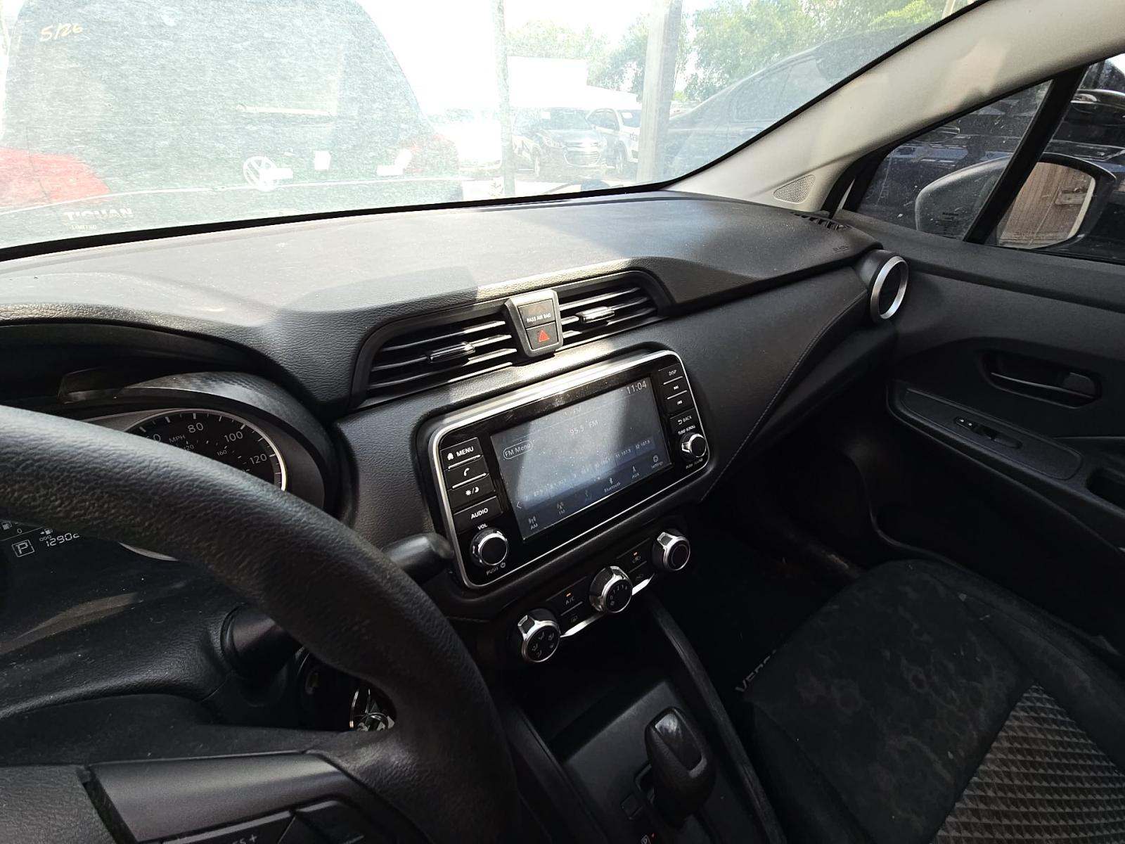 NISSAN VERSA - 10