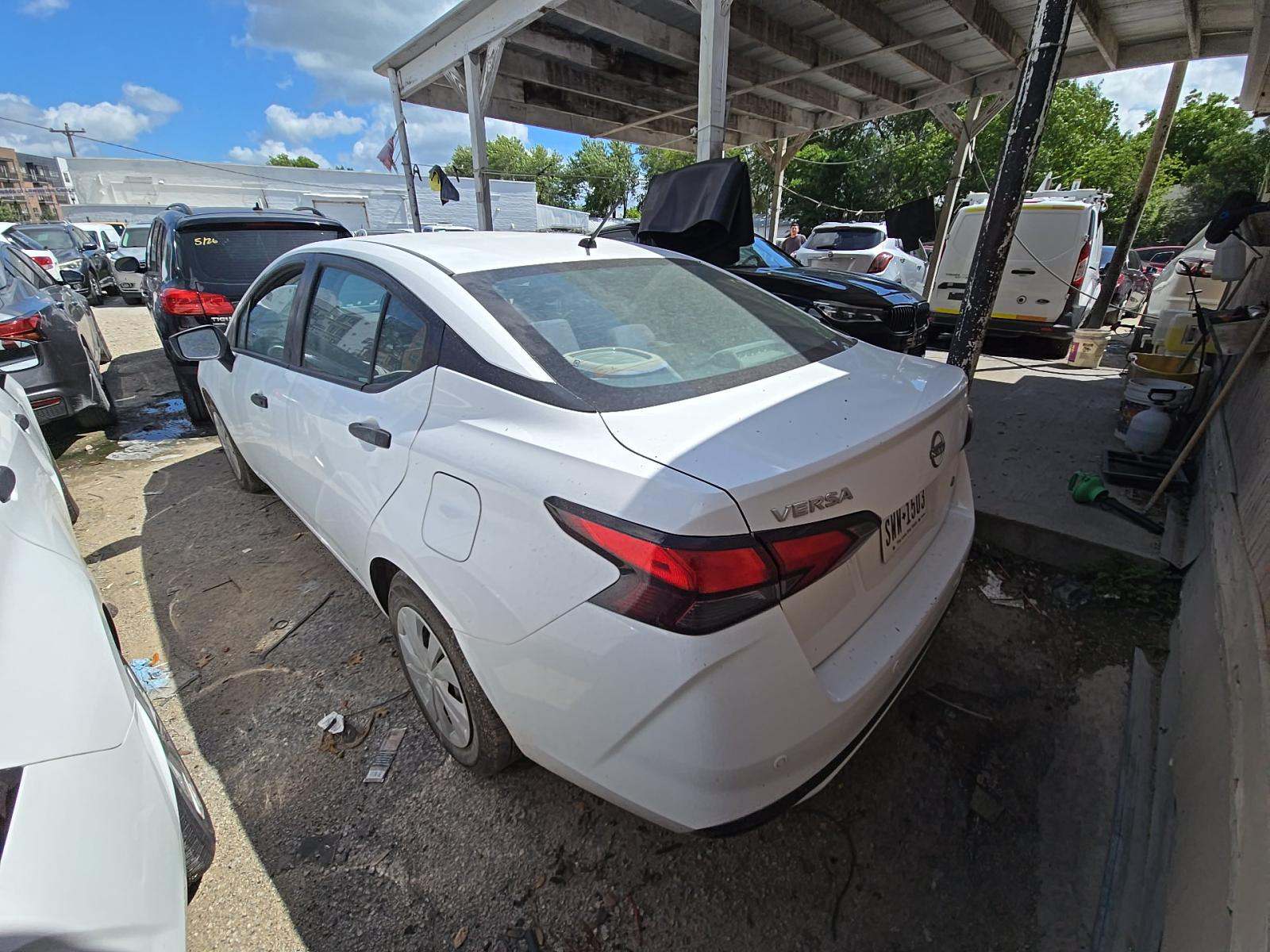 NISSAN VERSA - 2