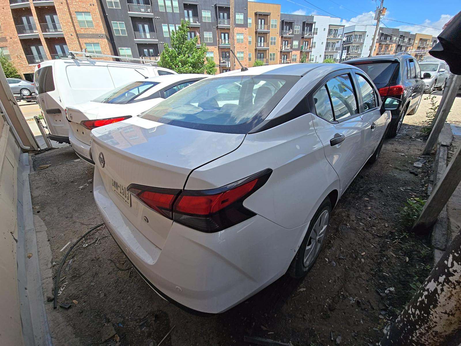 NISSAN VERSA - 3