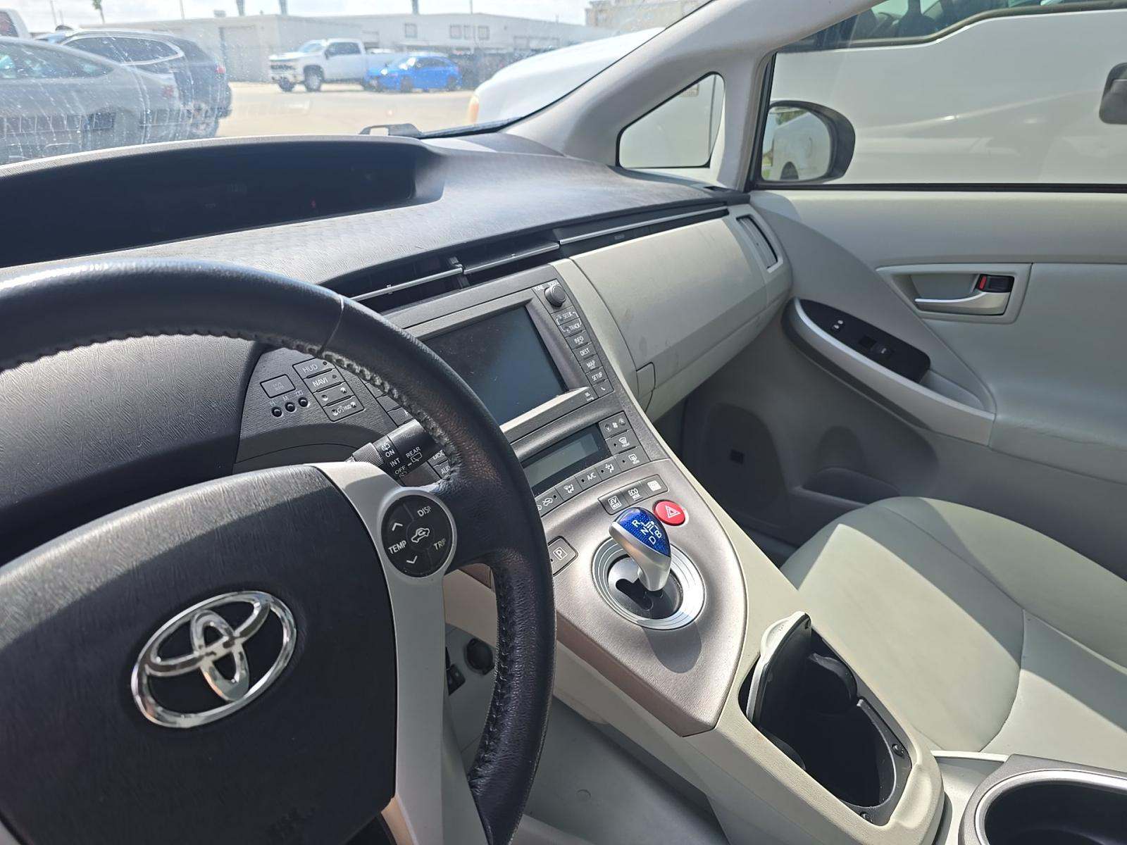 TOYOTA PRIUS - 10