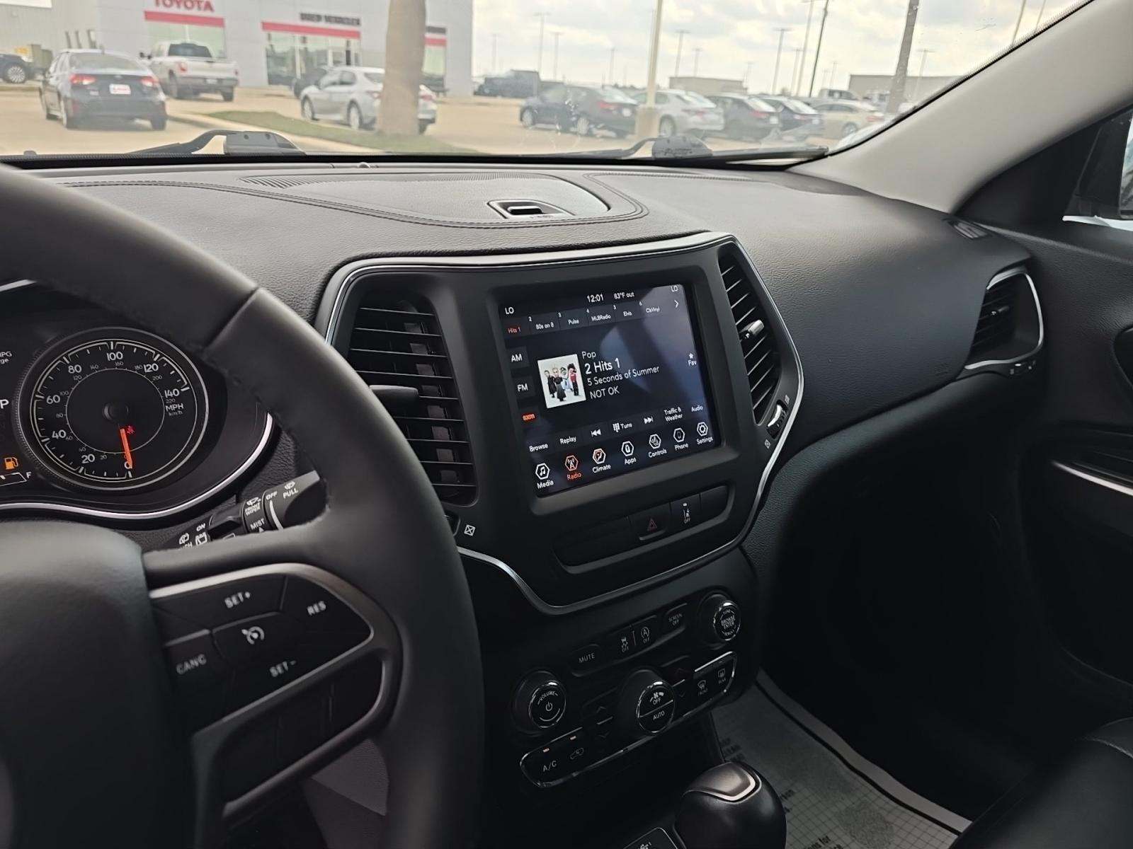 2022 Jeep Cherokee Latitude Lux AWD