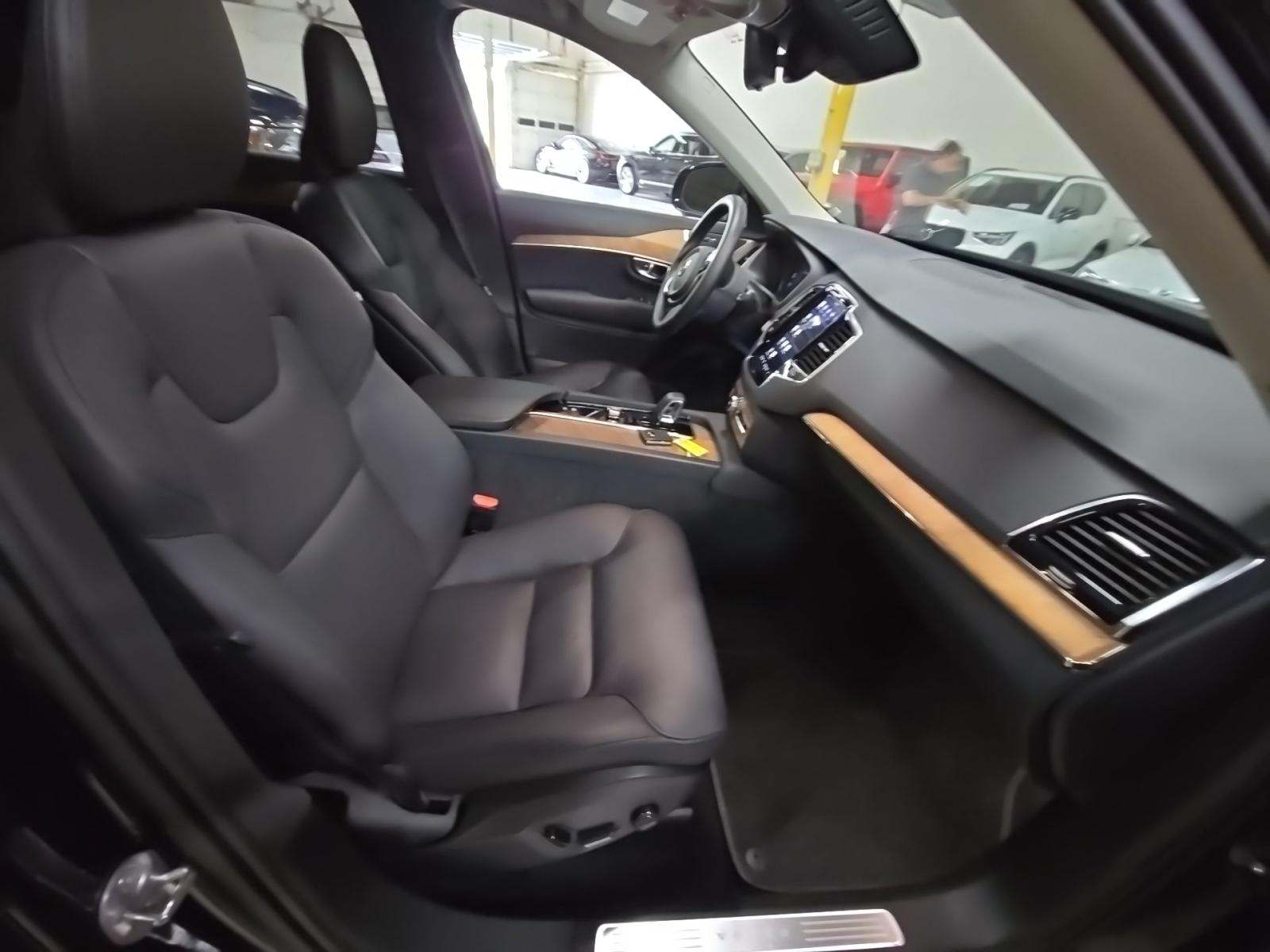 2025 Volvo XC90 B6 Plus AWD