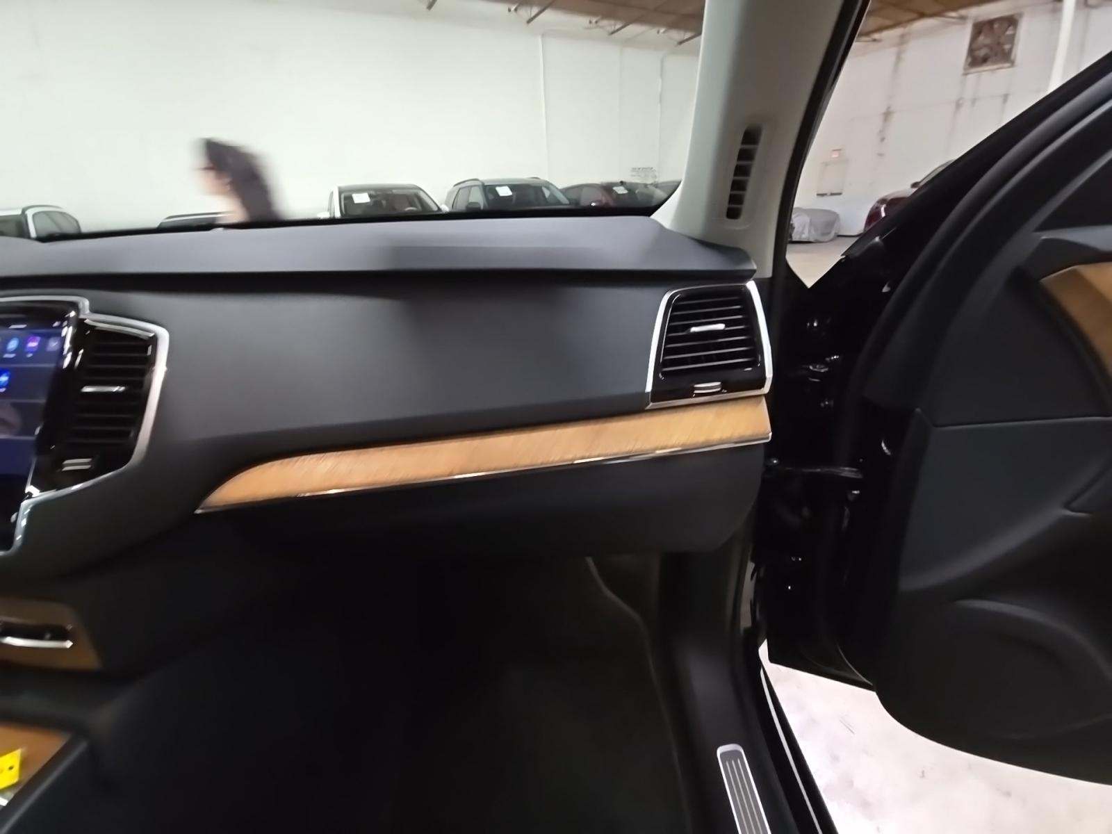 2025 Volvo XC90 B6 Plus AWD