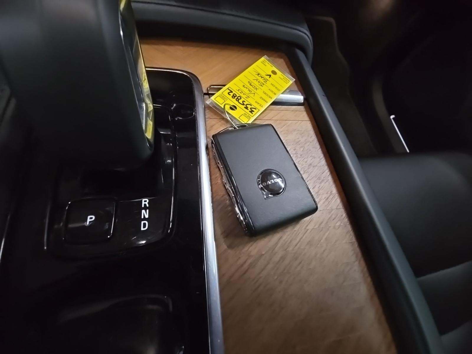 2025 Volvo XC90 B6 Plus AWD