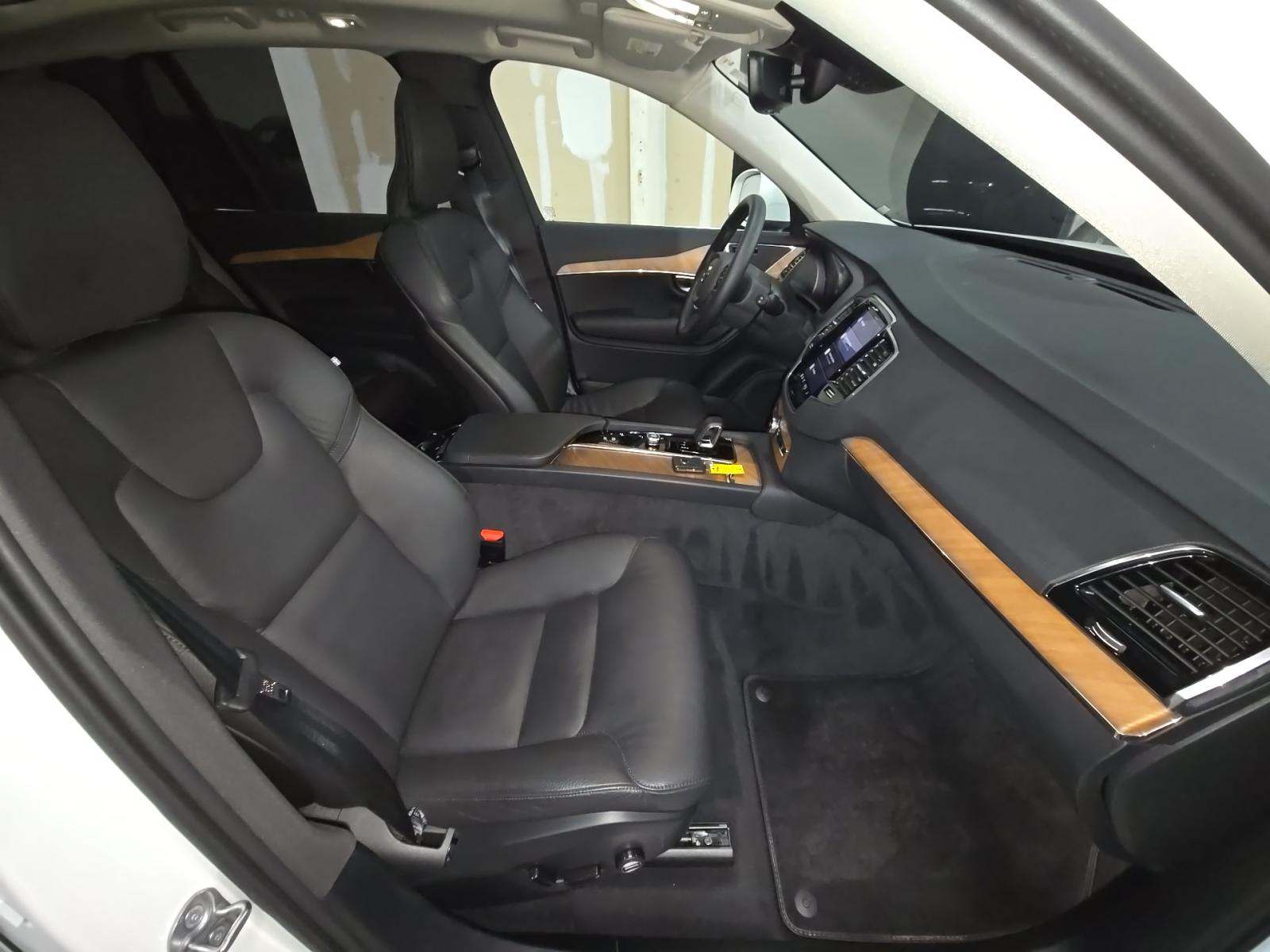 2025 Volvo XC90 B6 Plus AWD