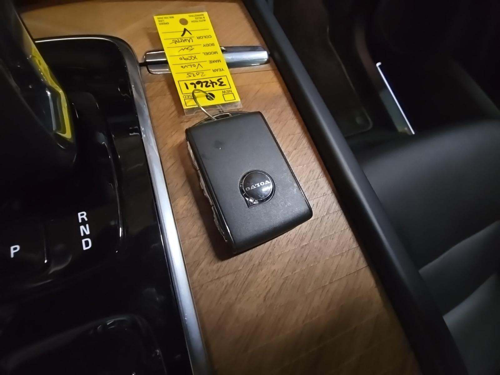 2025 Volvo XC90 B6 Plus AWD