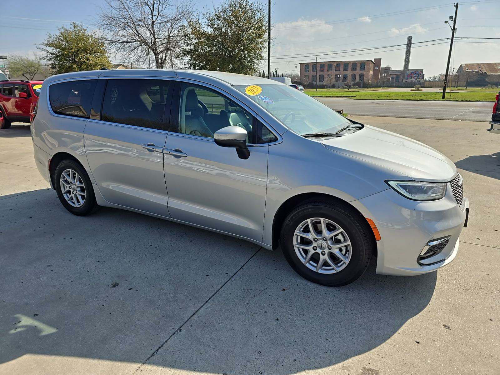 2023 Chrysler Pacifica Touring L FWD