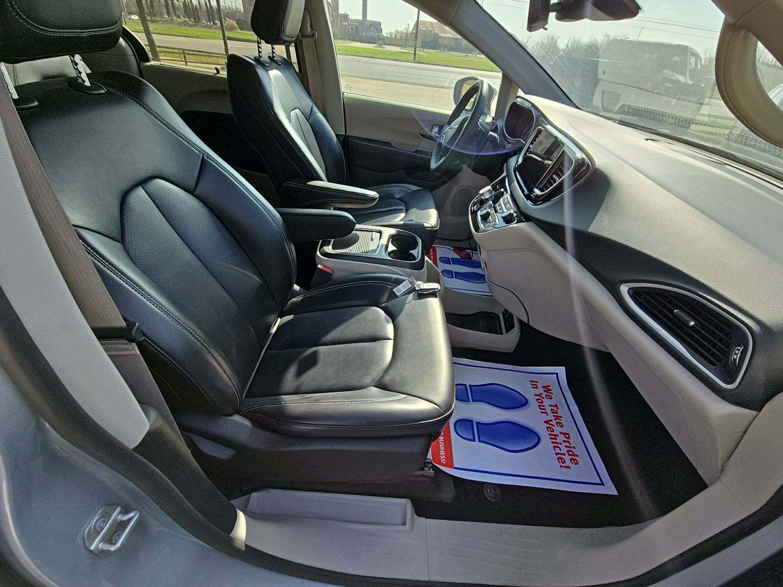 2023 Chrysler Pacifica Touring L FWD