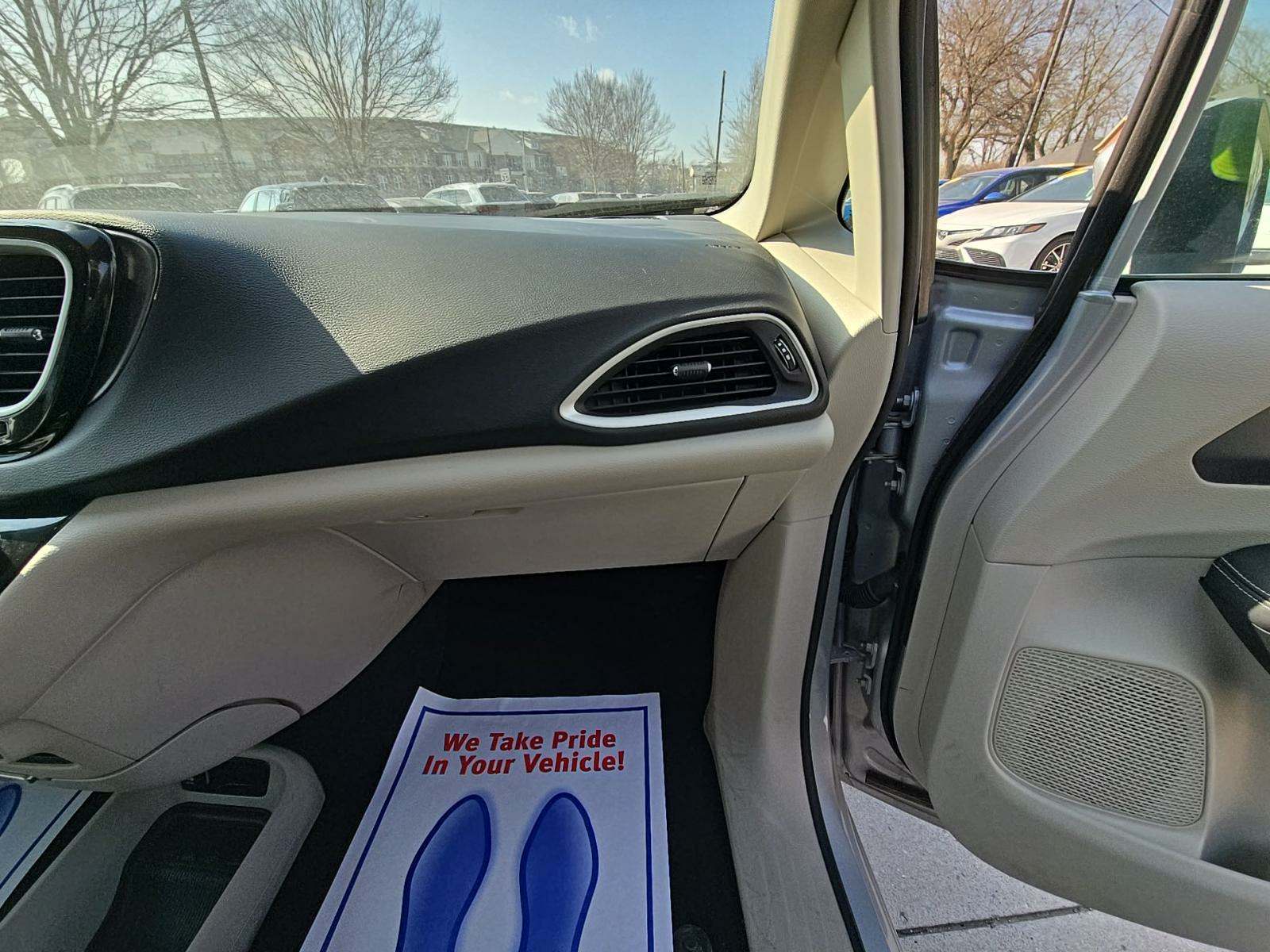 2023 Chrysler Pacifica Touring L FWD