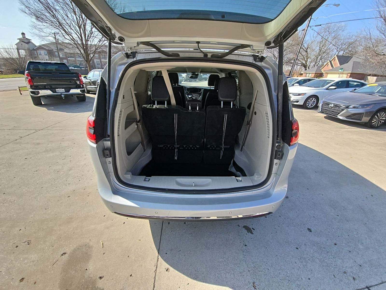 2023 Chrysler Pacifica Touring L FWD