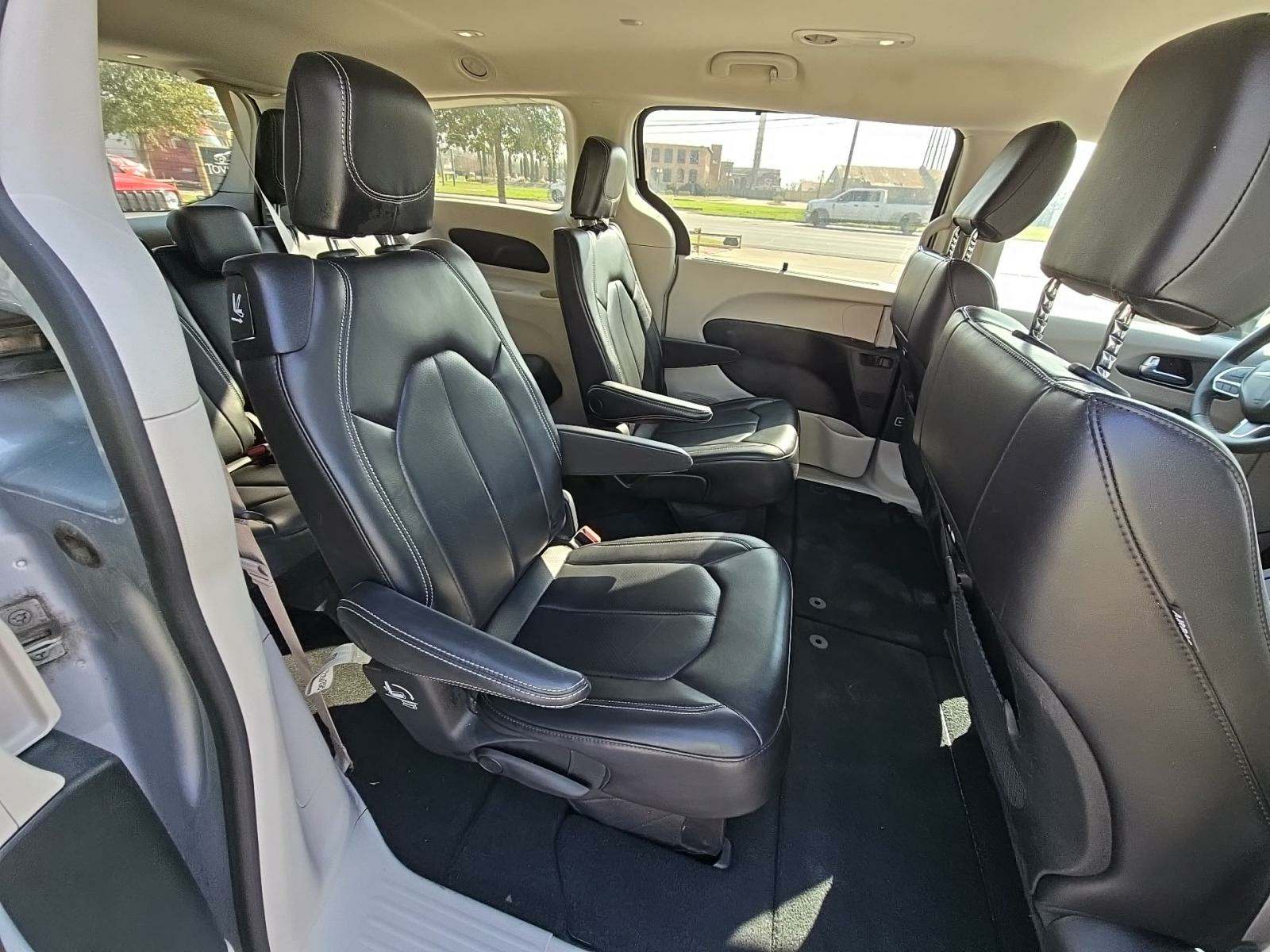 2023 Chrysler Pacifica Touring L FWD