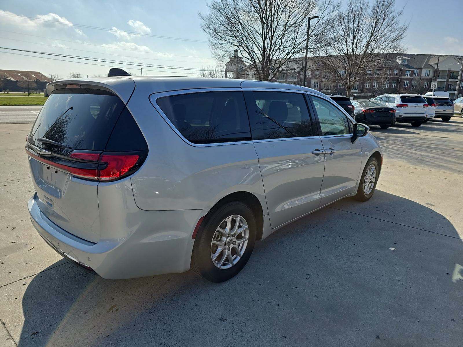 2023 Chrysler Pacifica Touring L FWD