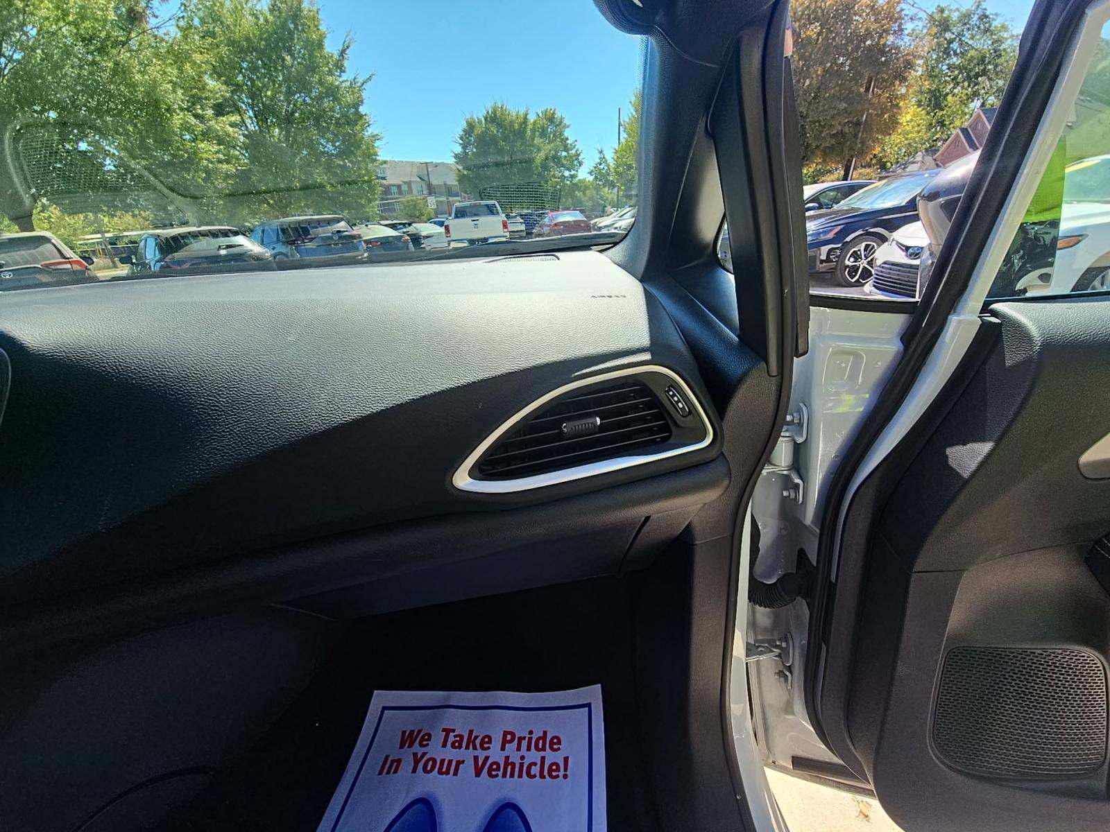 2025 Chrysler Pacifica Select FWD