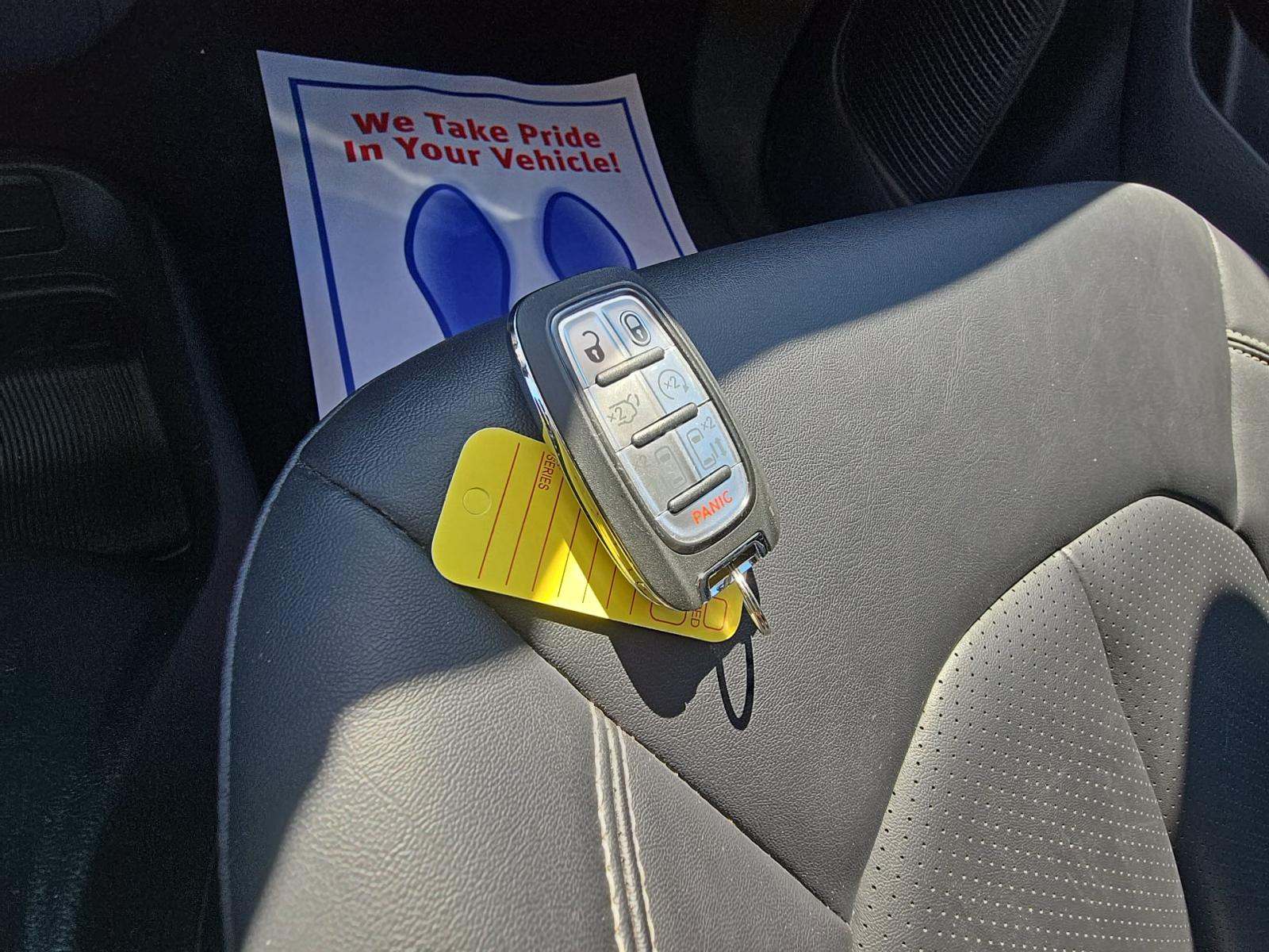 2025 Chrysler Pacifica Select FWD