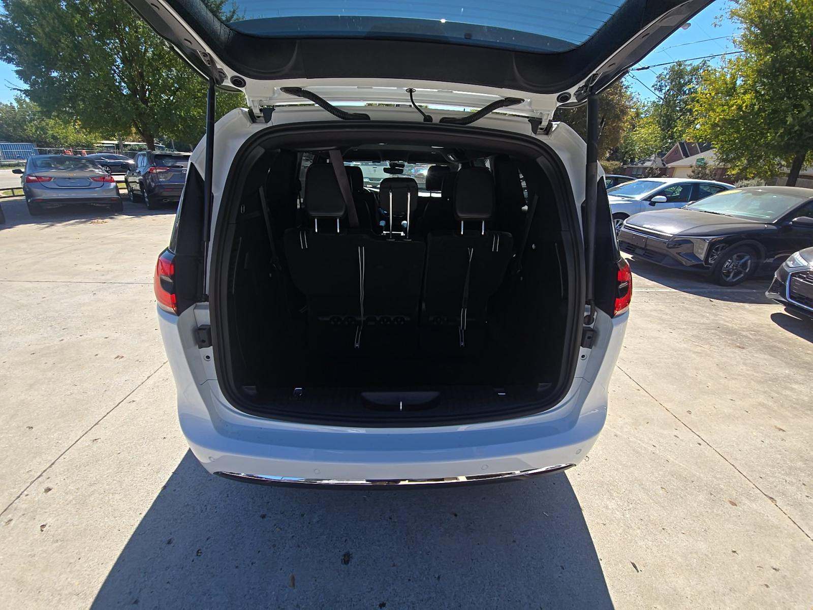 2025 Chrysler Pacifica Select FWD