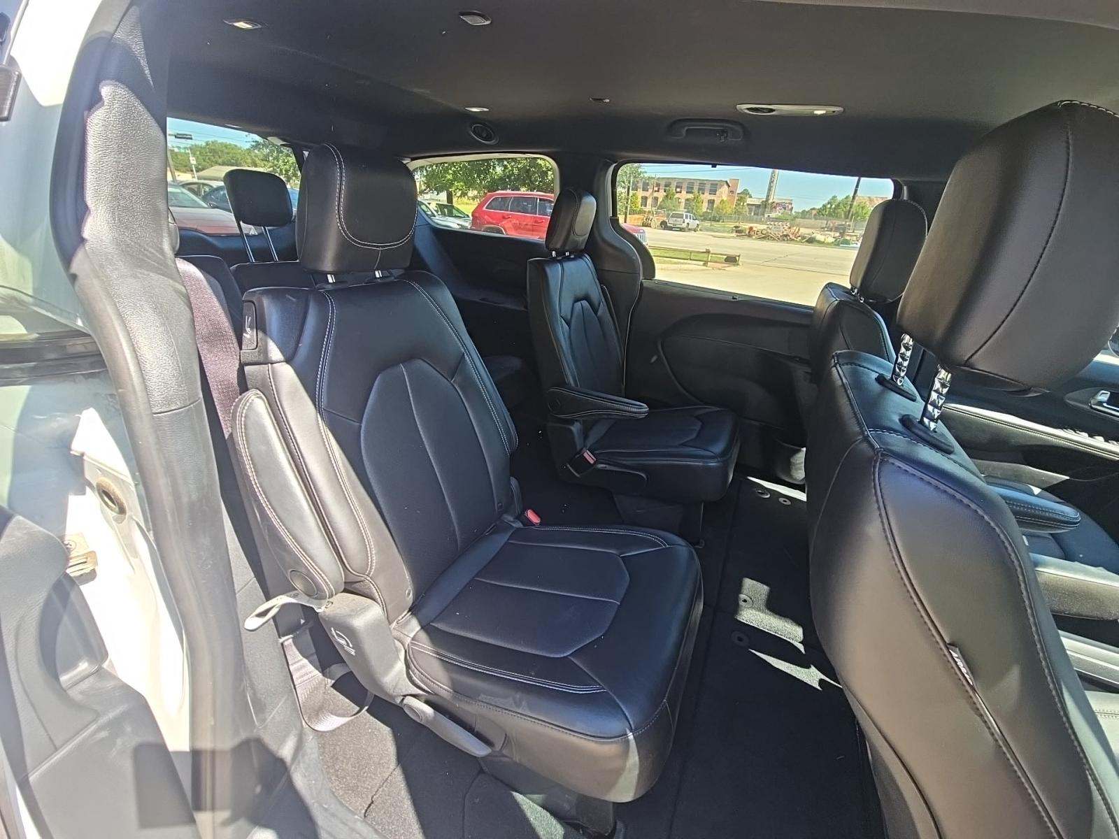 2025 Chrysler Pacifica Select FWD